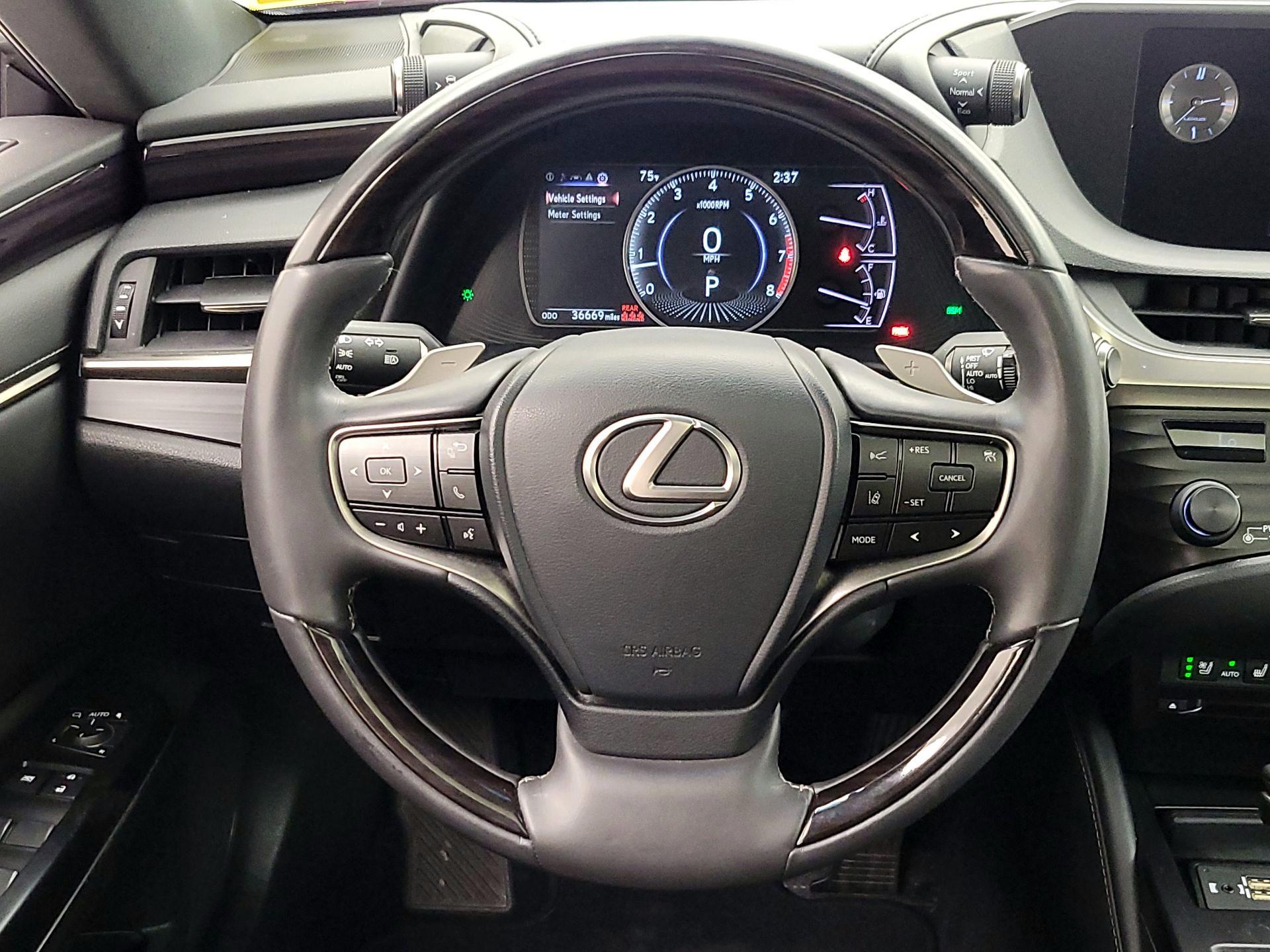 Thumbnail: 2020 Lexus ES - 10
