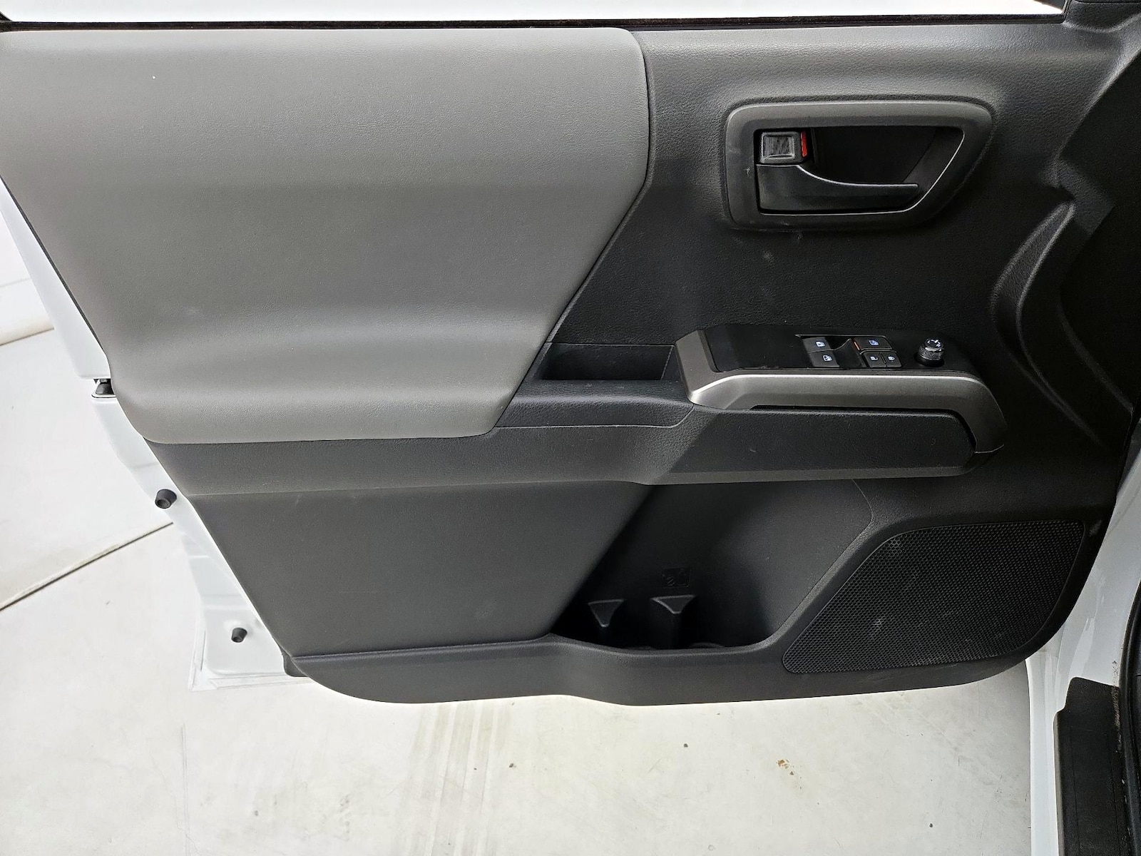 2022 Toyota Tacoma SR5 - Photo 13