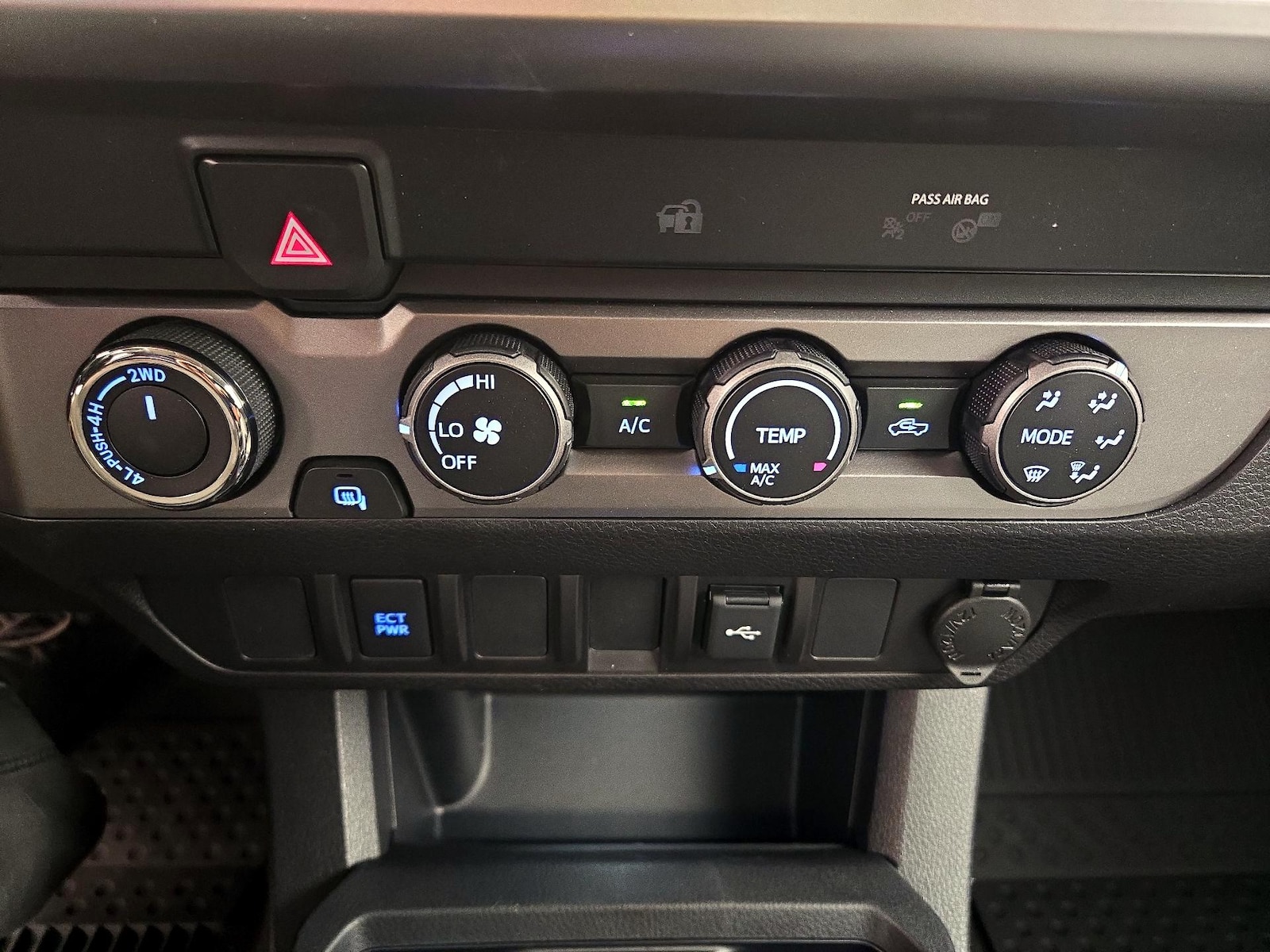 2022 Toyota Tacoma SR5 - Photo 17