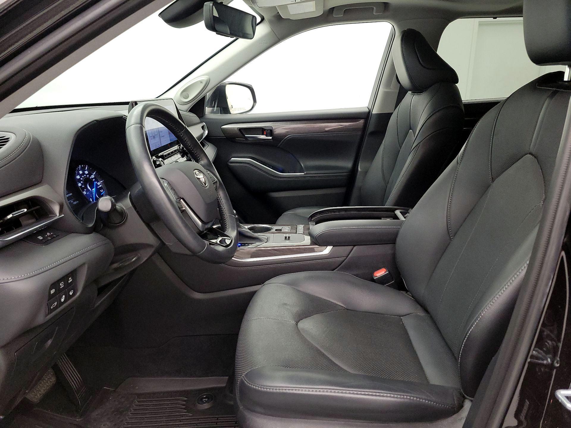 Thumbnail: 2021 Toyota Highlander - 11
