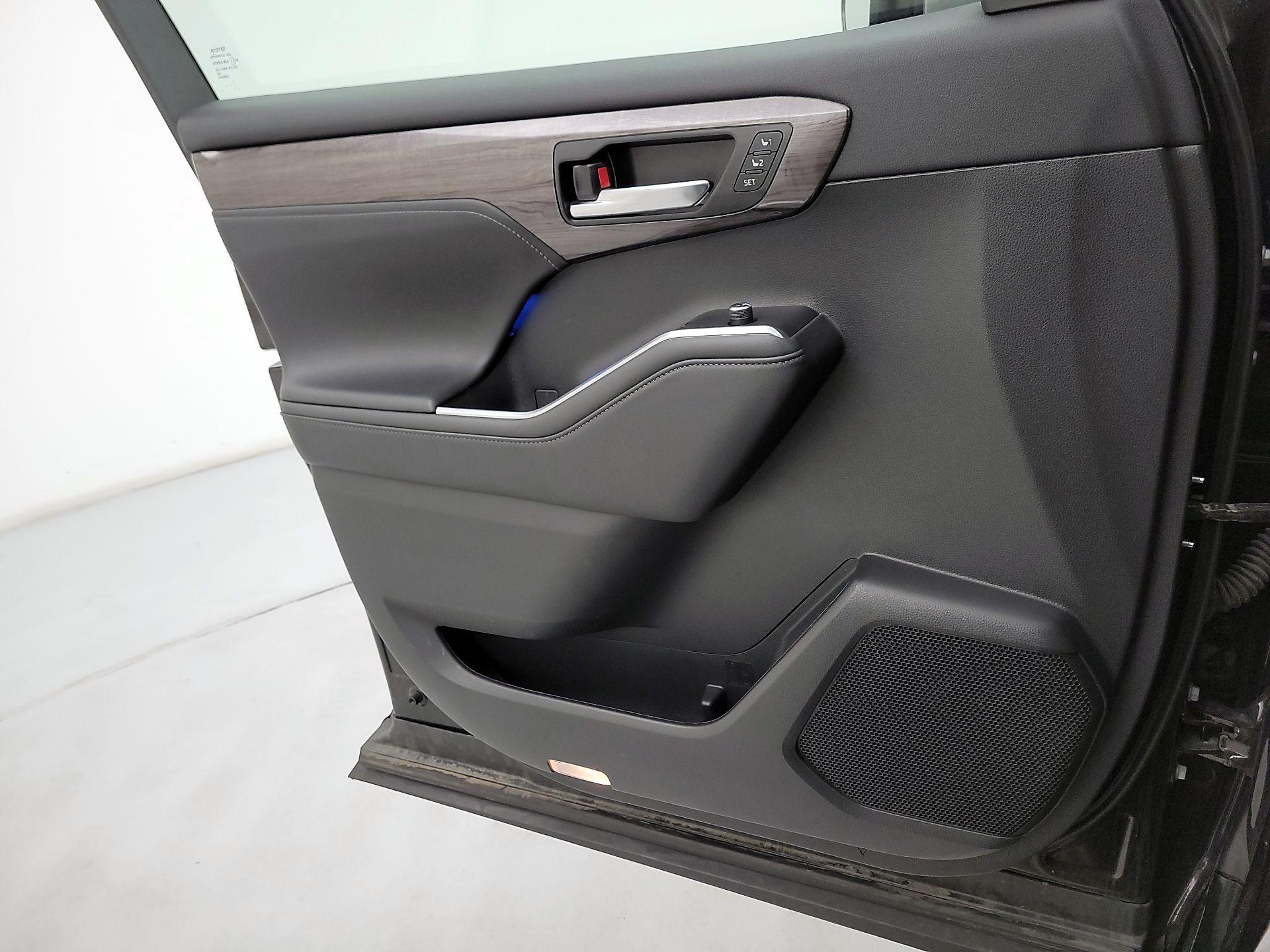 Thumbnail: 2021 Toyota Highlander - 12