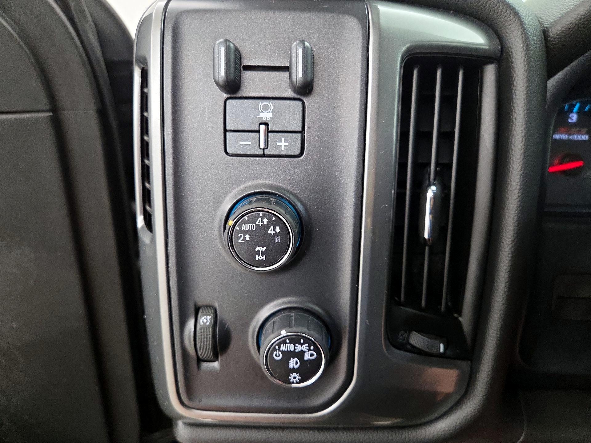 Thumbnail: 2015 Chevrolet Silverado 1500 - 13