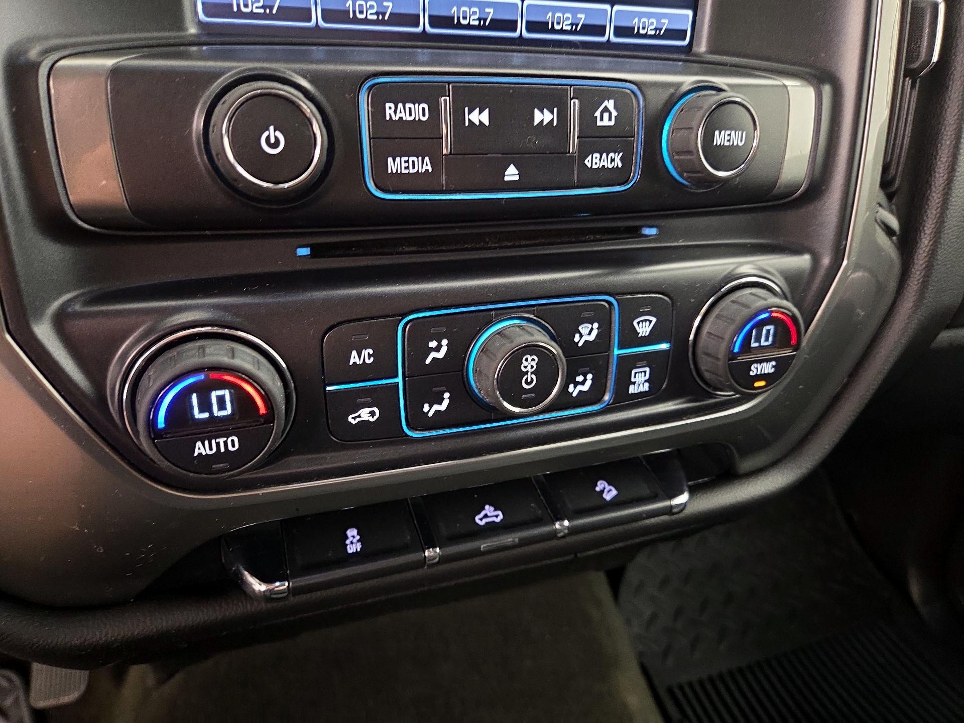Thumbnail: 2015 Chevrolet Silverado 1500 - 16