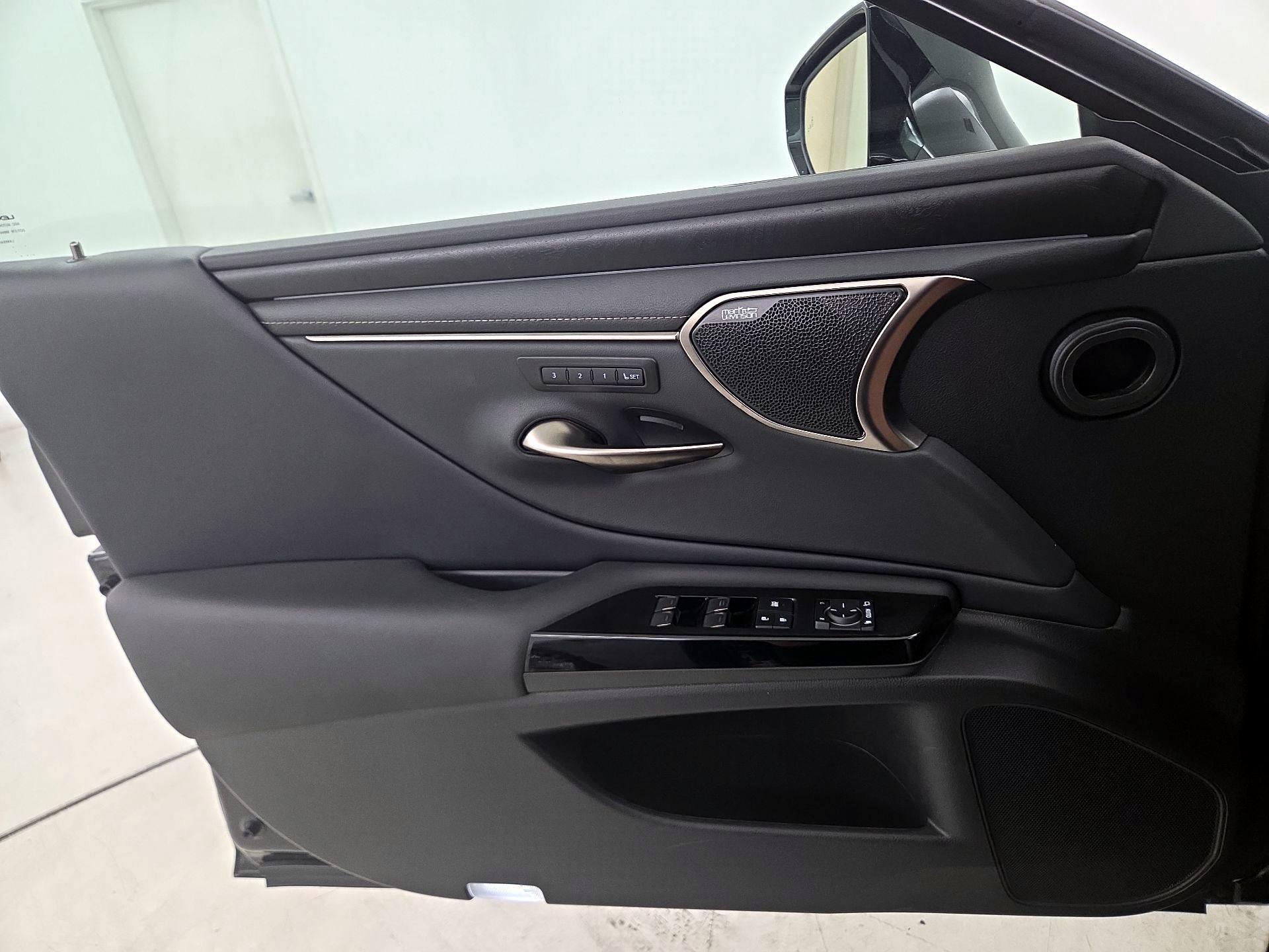 Thumbnail: 2025 Lexus ES - 12