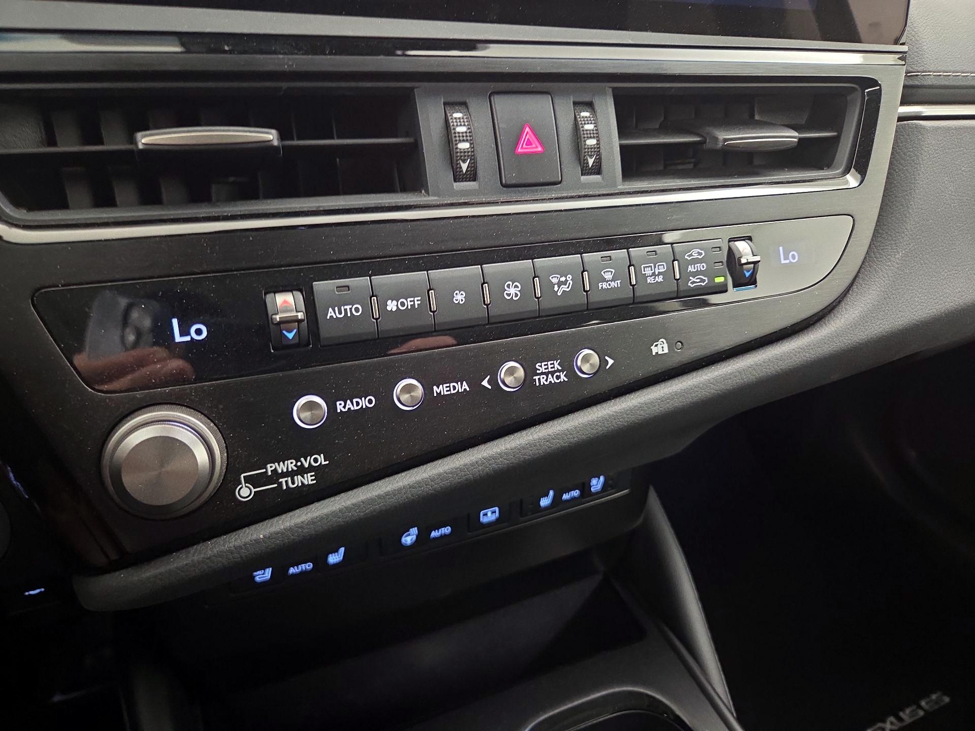 Thumbnail: 2025 Lexus ES - 16