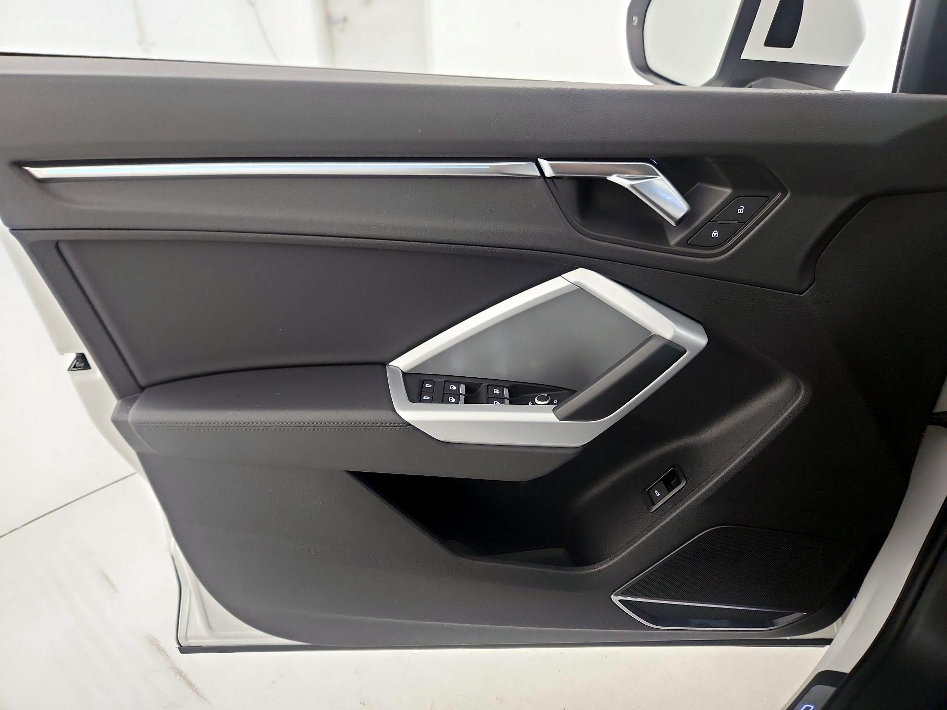 Thumbnail: 2021 Audi Q3 - 12