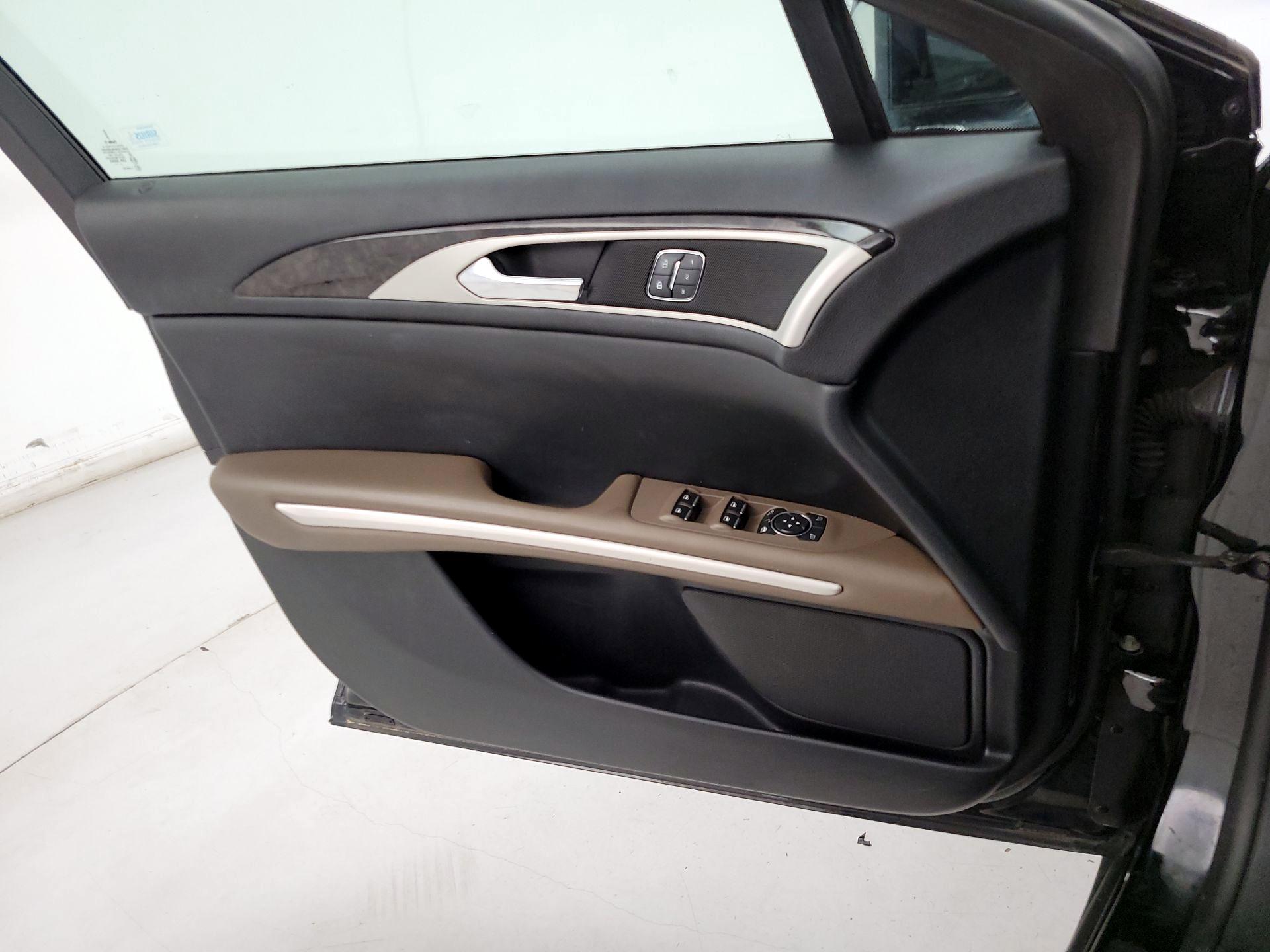 Thumbnail: 2016 Lincoln MKZ - 12