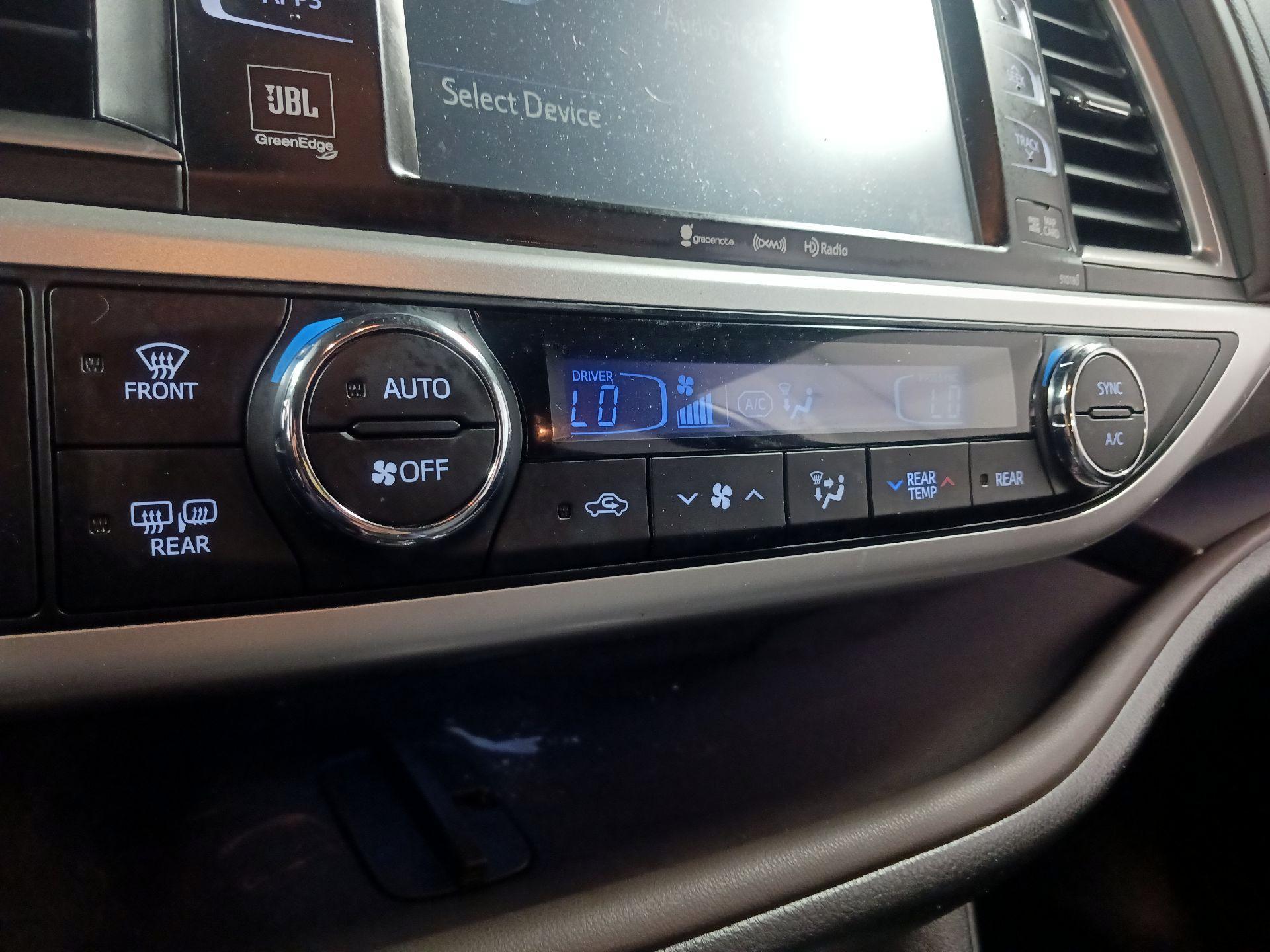 Thumbnail: 2017 Toyota Highlander - 15