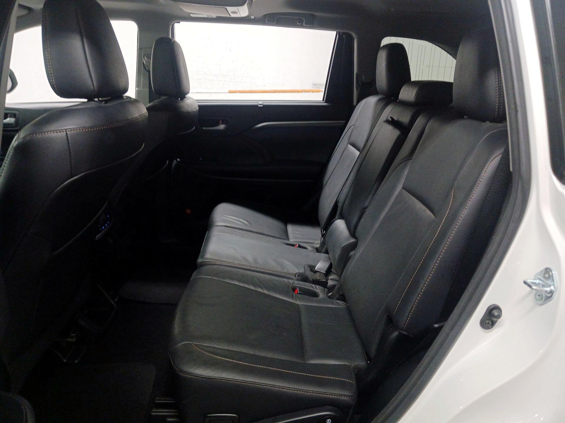 Thumbnail: 2017 Toyota Highlander - 19