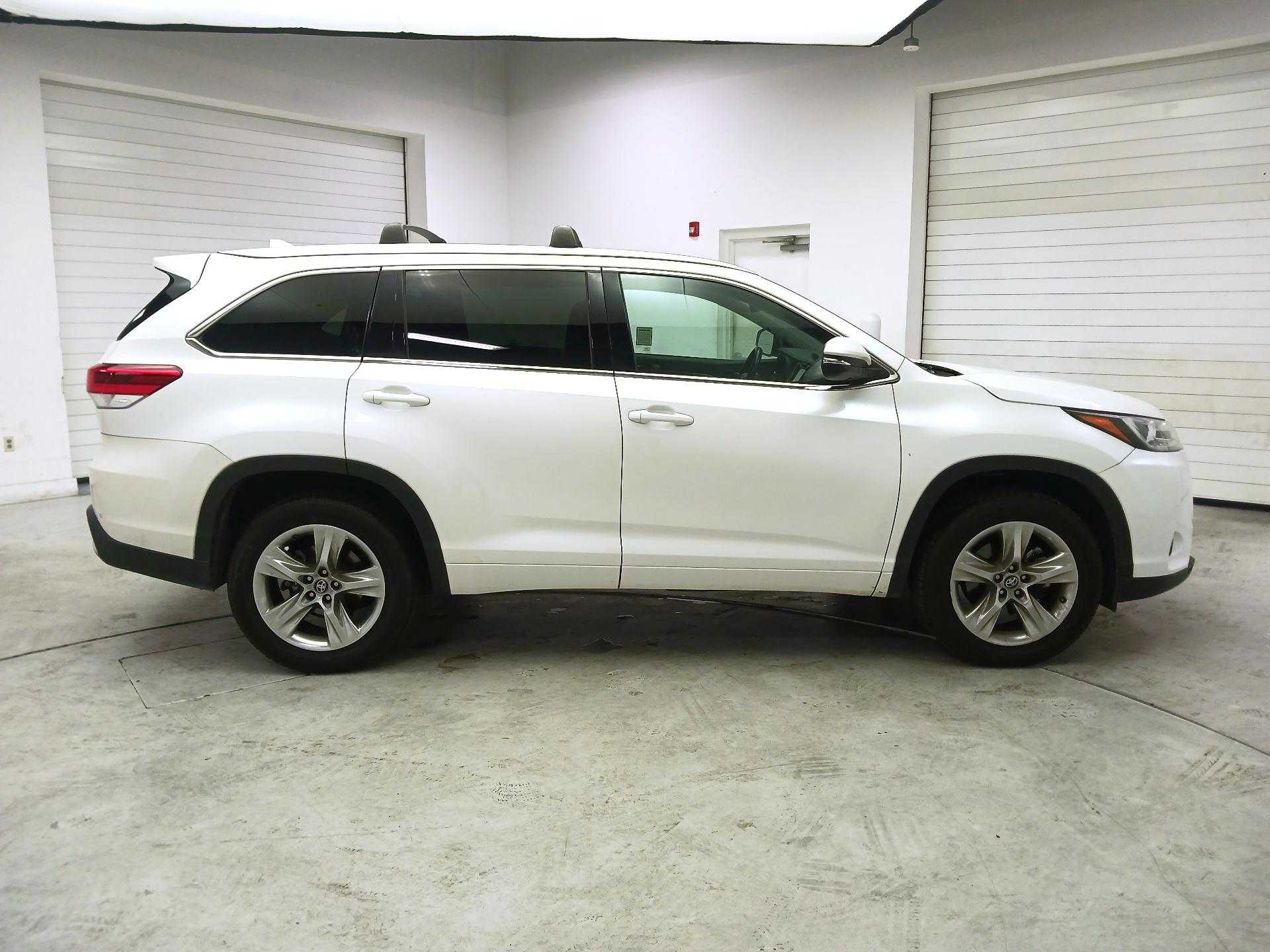 Thumbnail: 2017 Toyota Highlander - 4