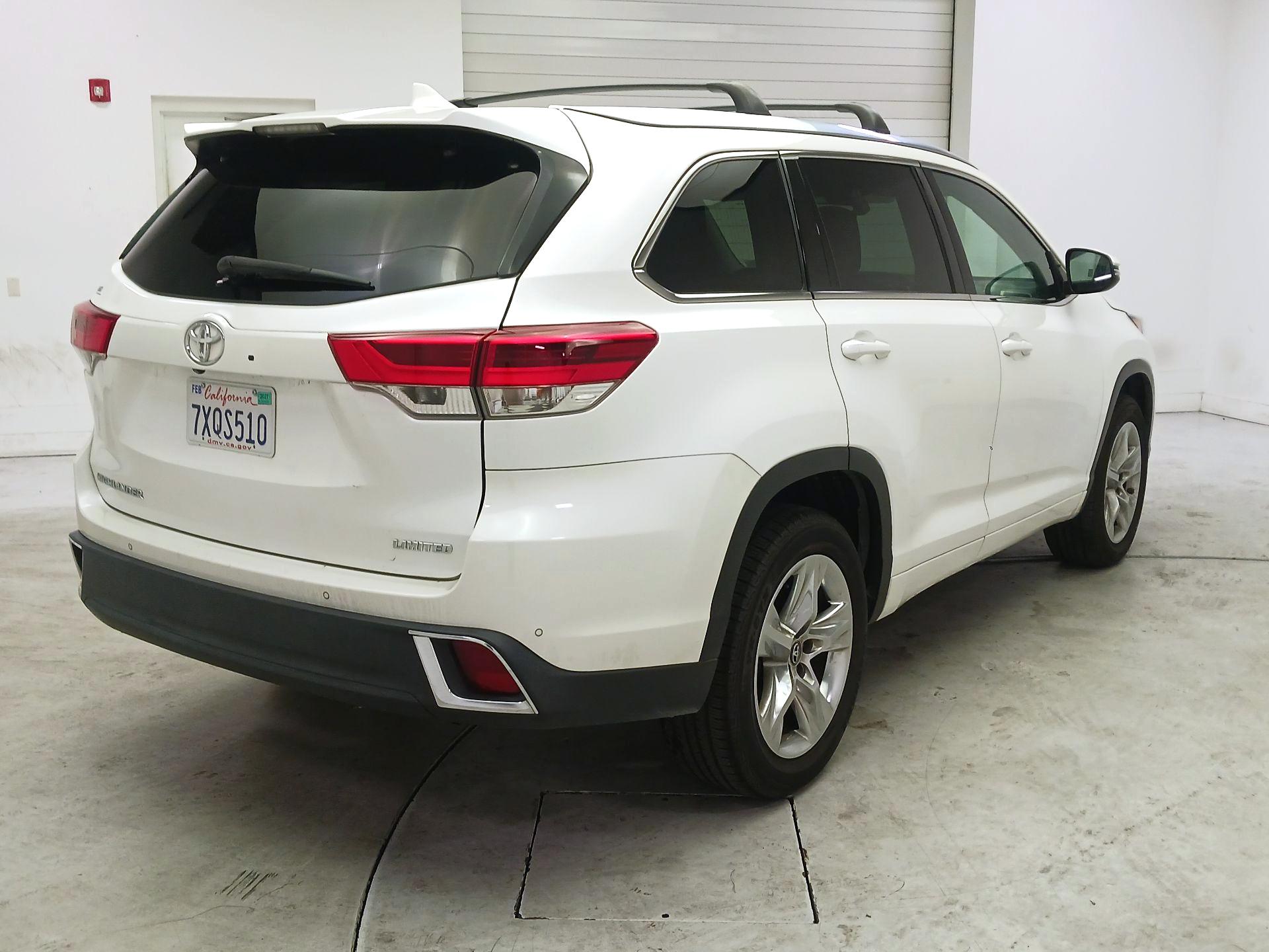 Thumbnail: 2017 Toyota Highlander - 5
