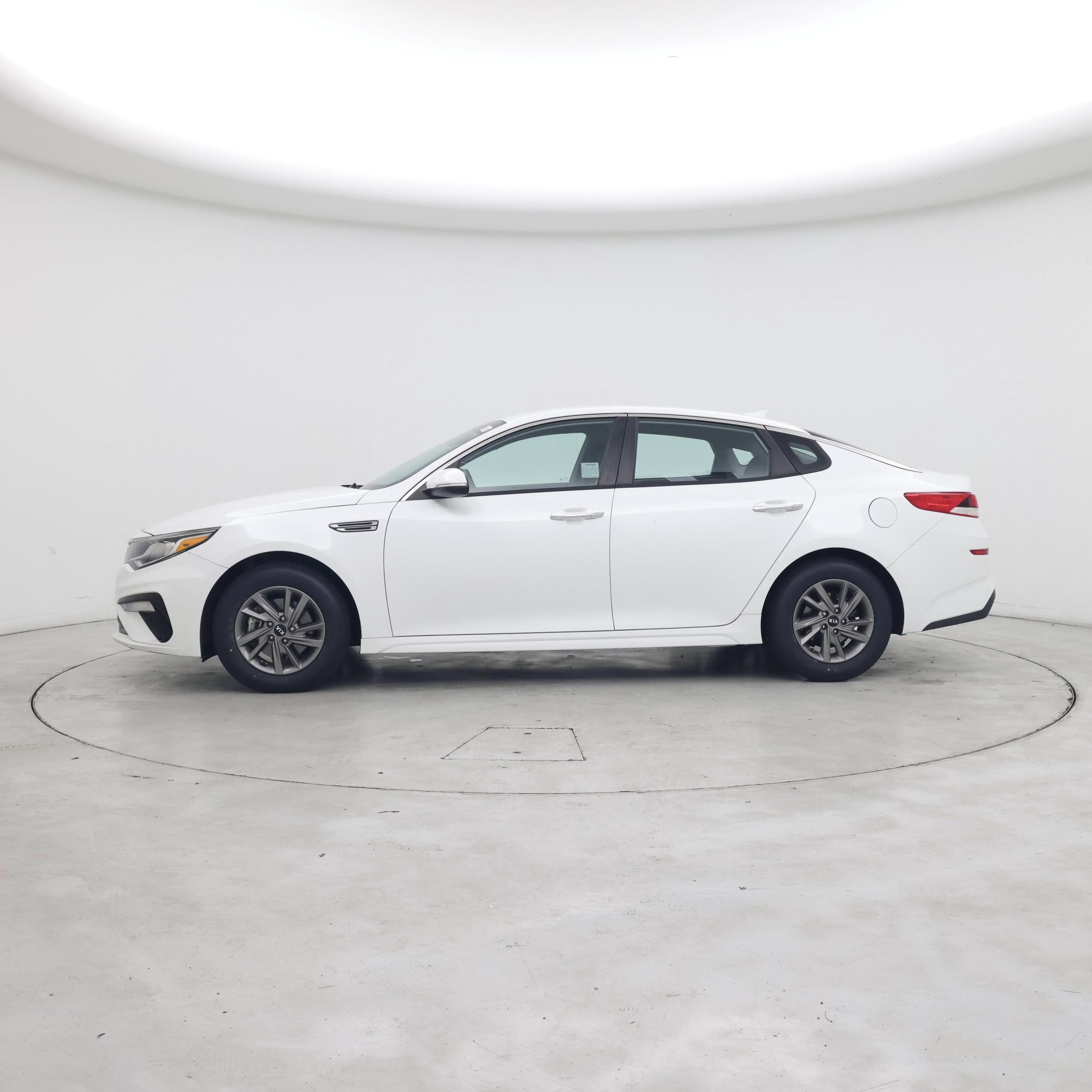 Thumbnail: 2020 Kia Optima - 3