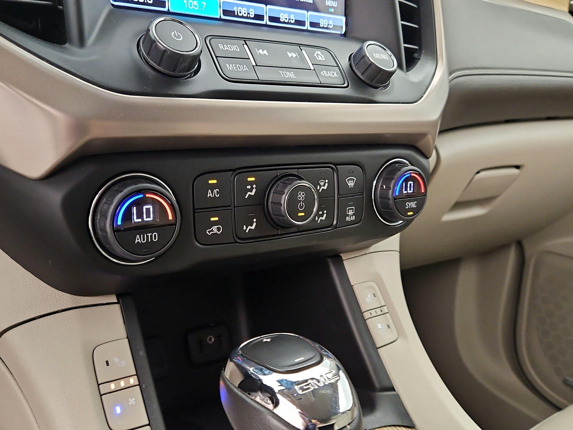 Thumbnail: 2018 GMC Acadia - 17