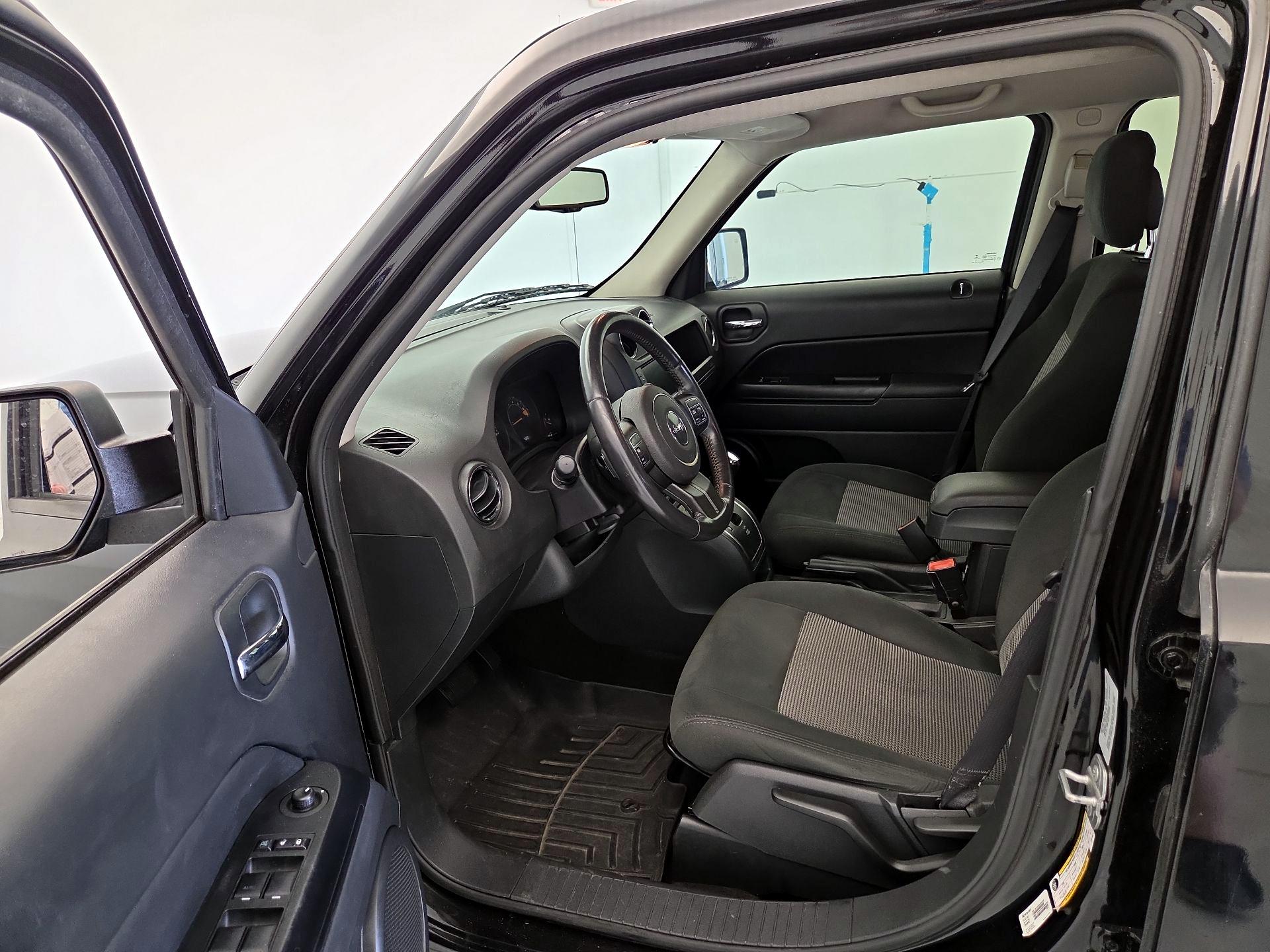 Thumbnail: 2016 Jeep Patriot - 11