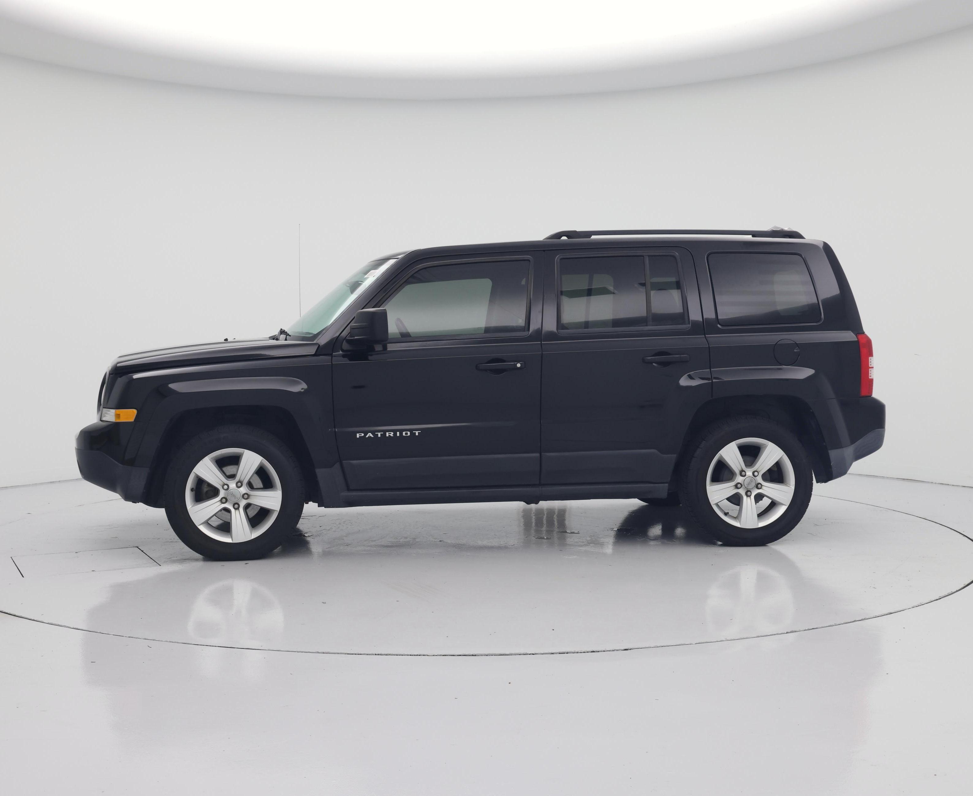 Thumbnail: 2016 Jeep Patriot - 3