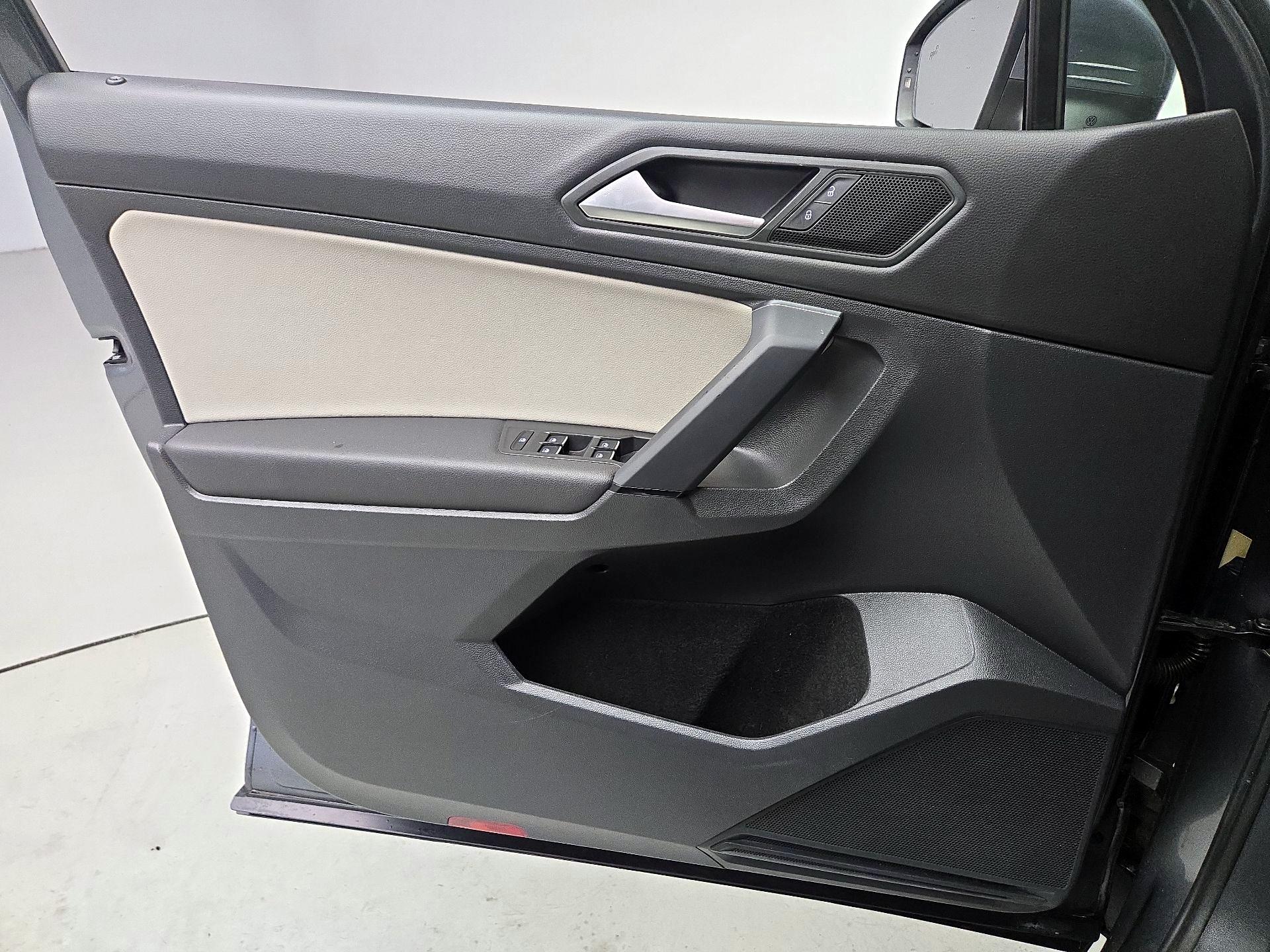 Thumbnail: 2019 Volkswagen Tiguan - 12