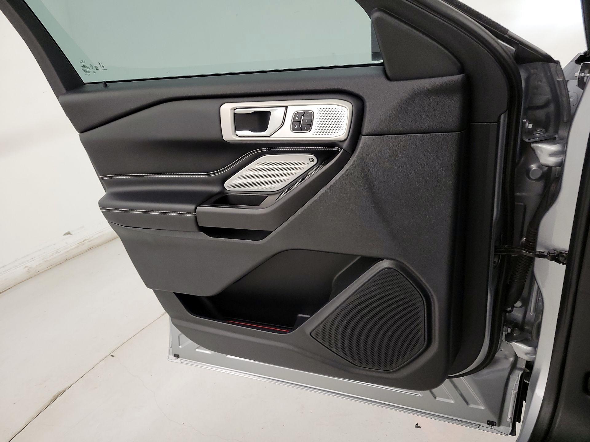 Thumbnail: 2020 Ford Explorer - 12