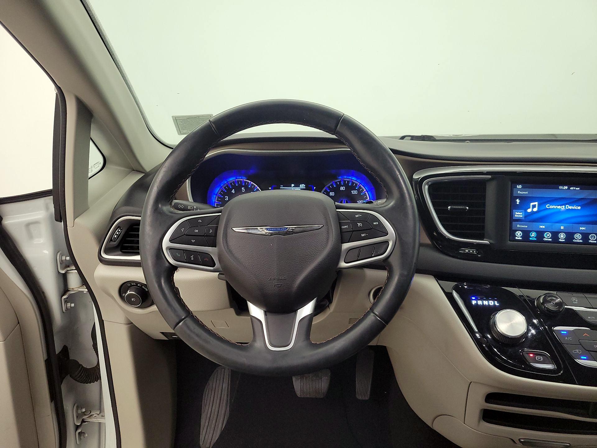 Thumbnail: 2020 Chrysler Pacifica - 10