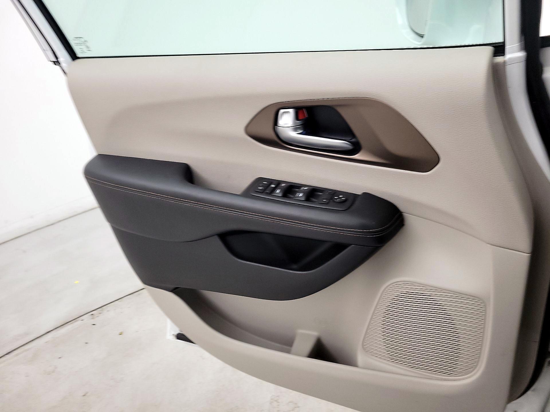 Thumbnail: 2020 Chrysler Pacifica - 12