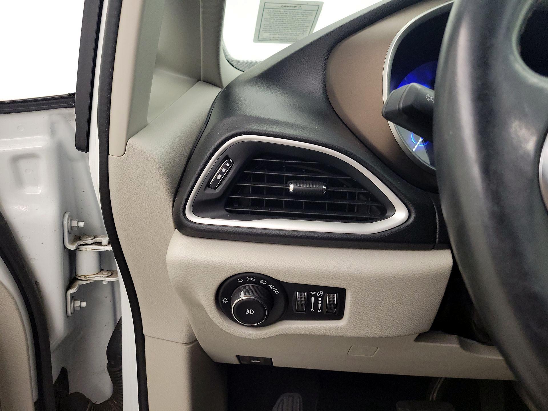 Thumbnail: 2020 Chrysler Pacifica - 13