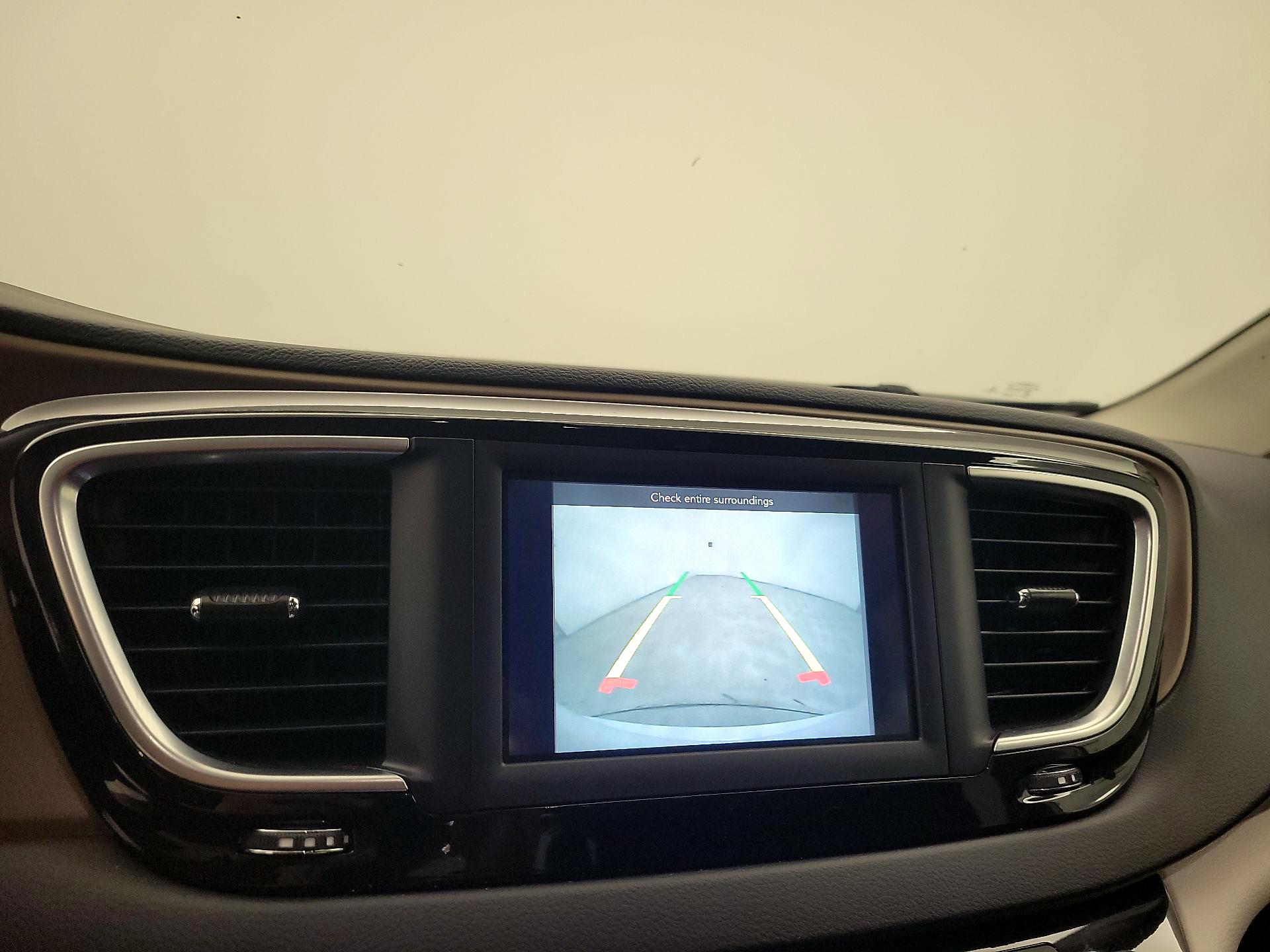 Thumbnail: 2020 Chrysler Pacifica - 14