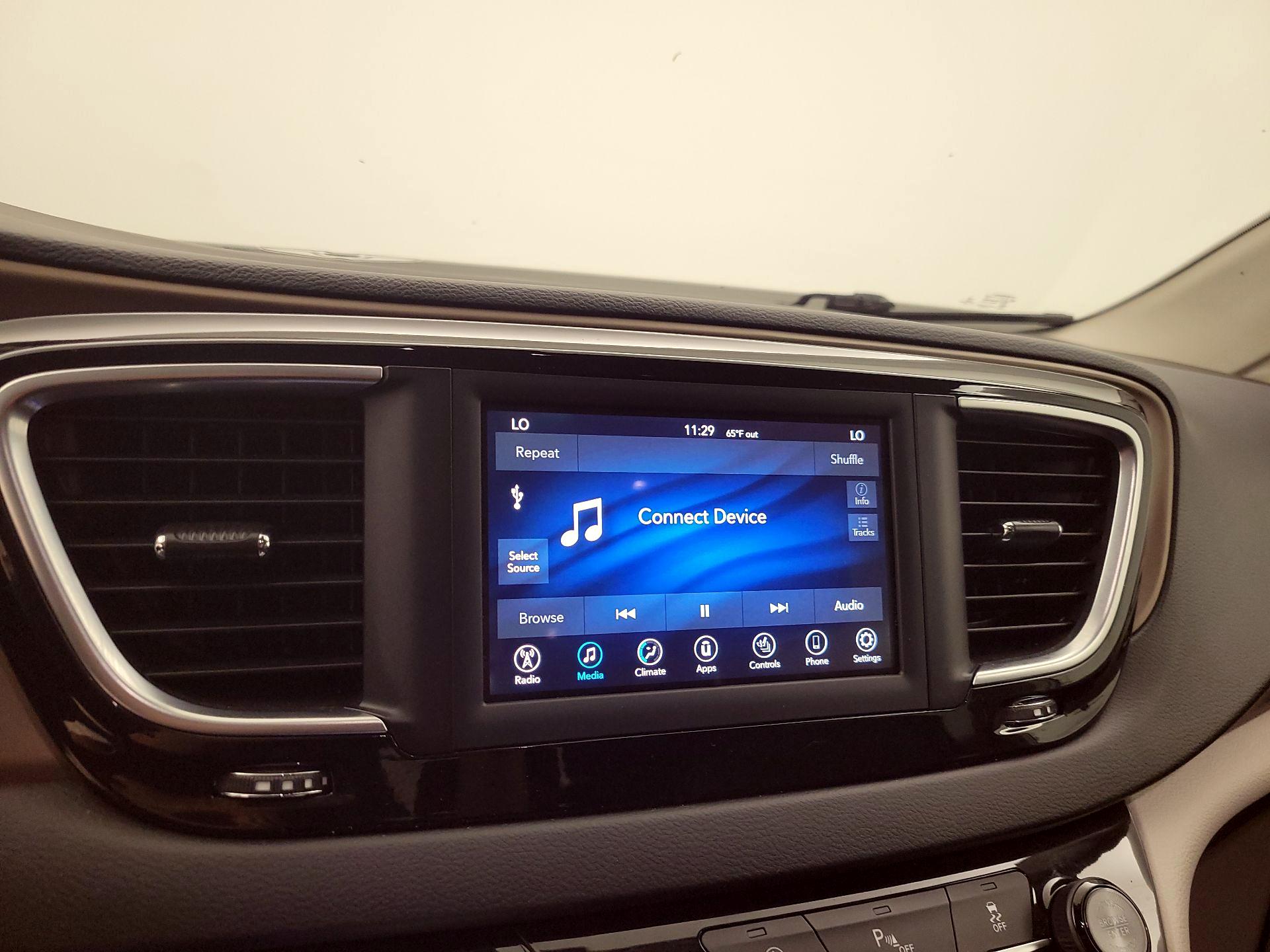 Thumbnail: 2020 Chrysler Pacifica - 15