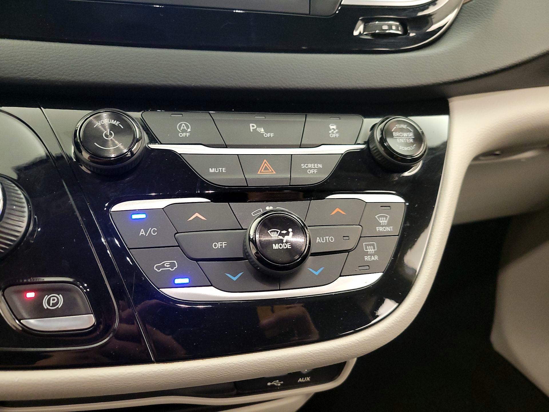Thumbnail: 2020 Chrysler Pacifica - 16