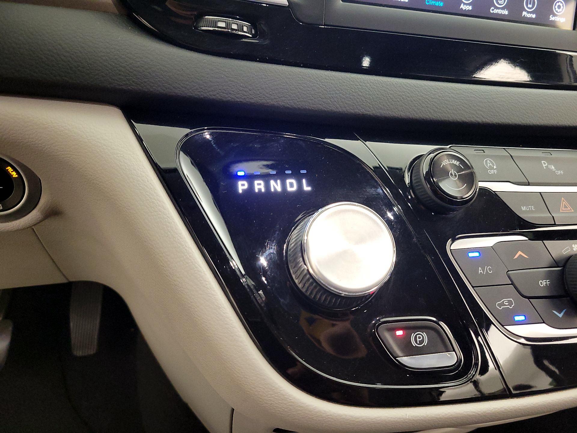 Thumbnail: 2020 Chrysler Pacifica - 17