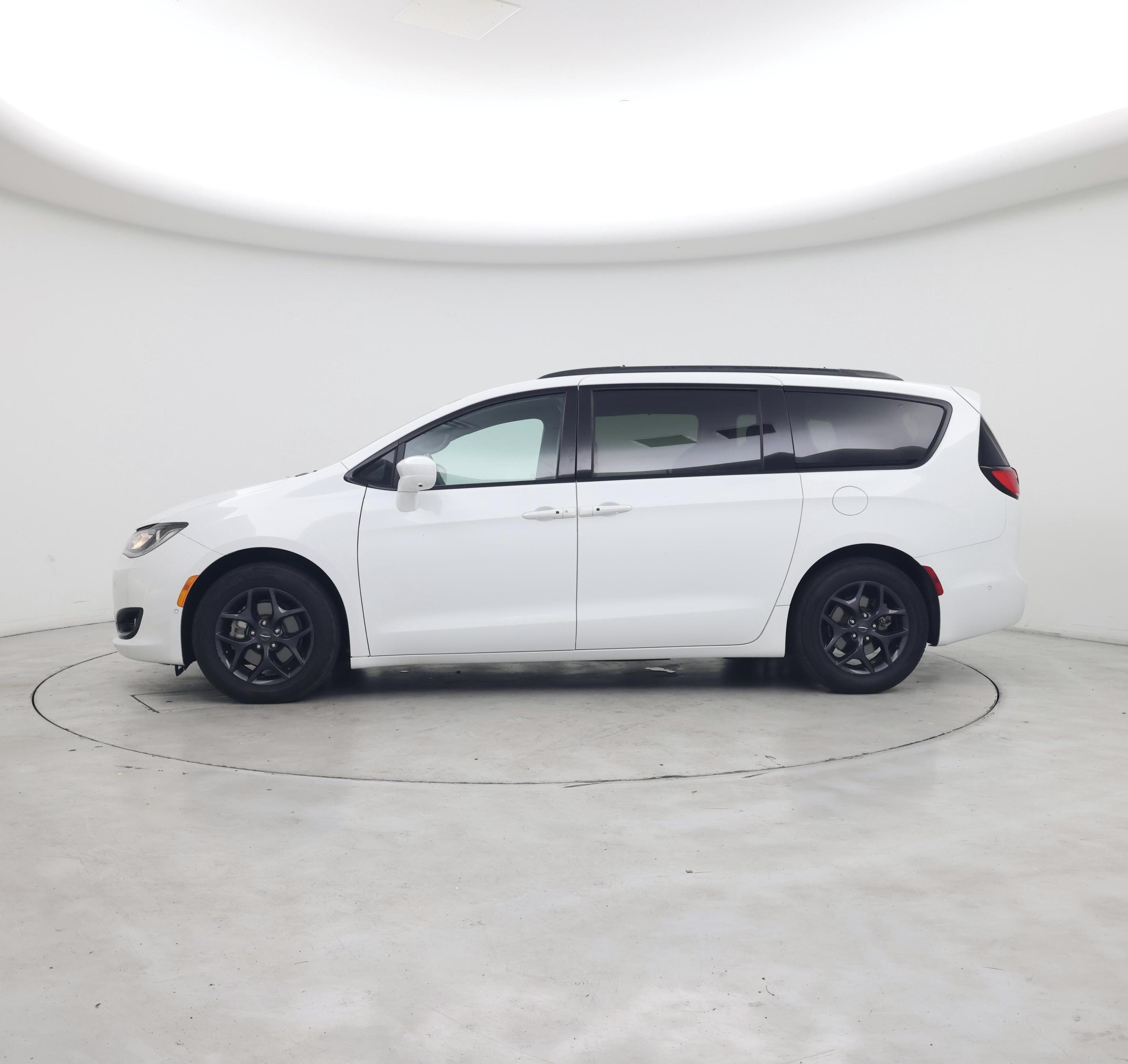 Thumbnail: 2020 Chrysler Pacifica - 3