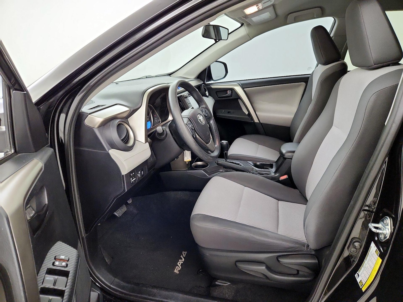 2014 Toyota RAV4 LE - Photo 12