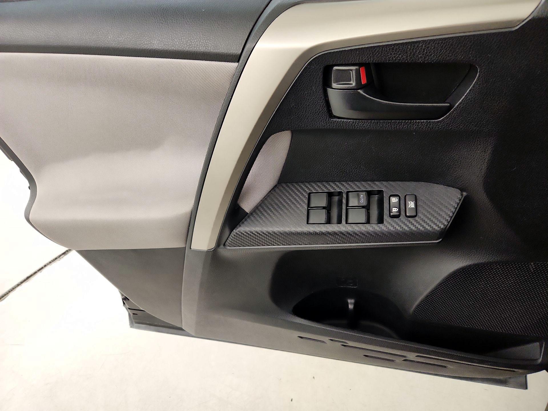 Thumbnail: 2014 Toyota RAV4 - 12