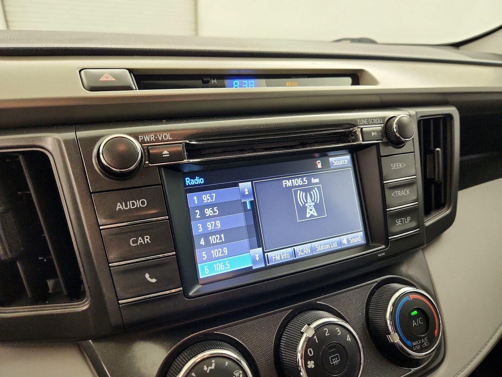 2014 Toyota RAV4 LE - Photo 16