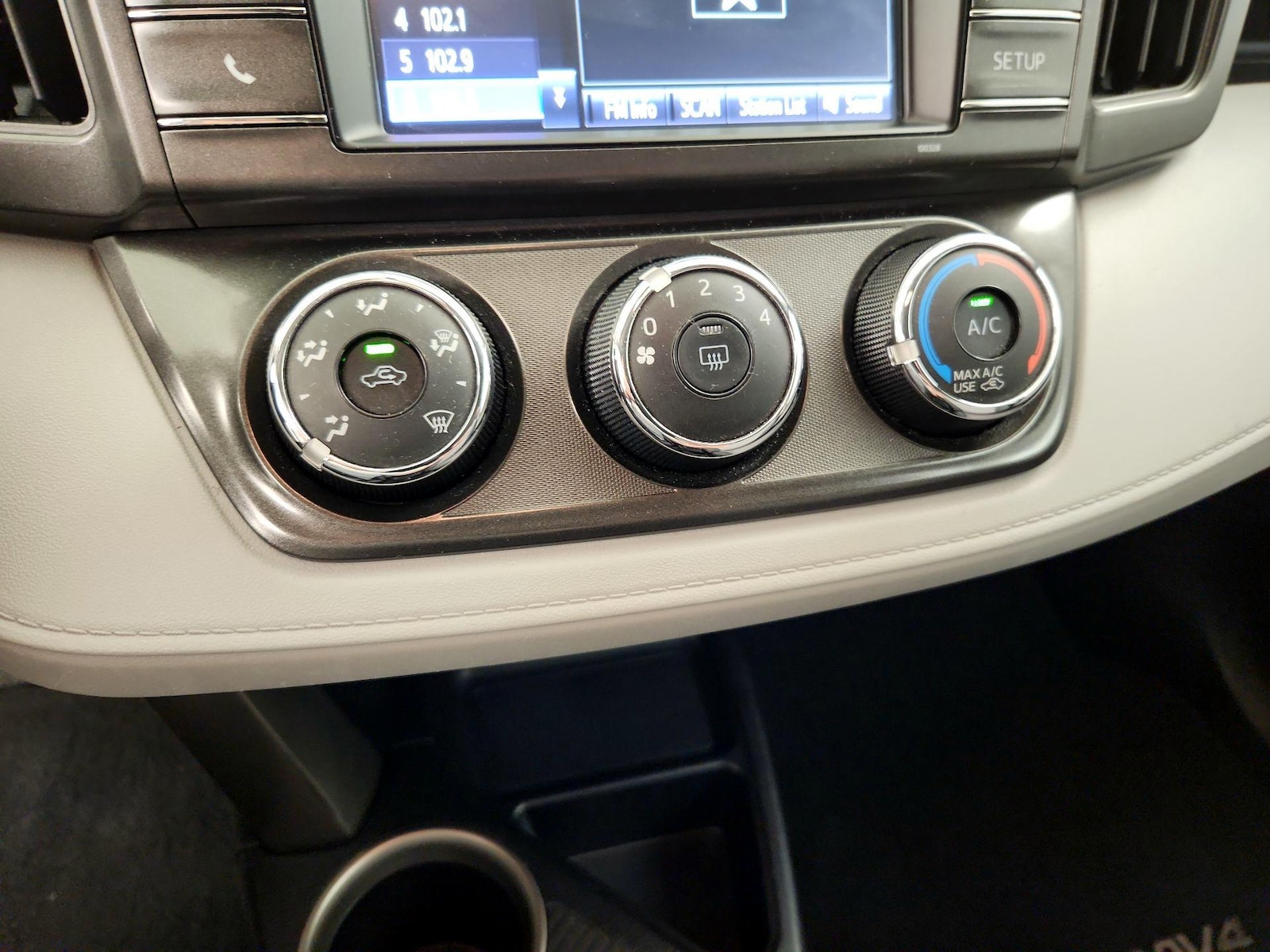 2014 Toyota RAV4 LE - Photo 17