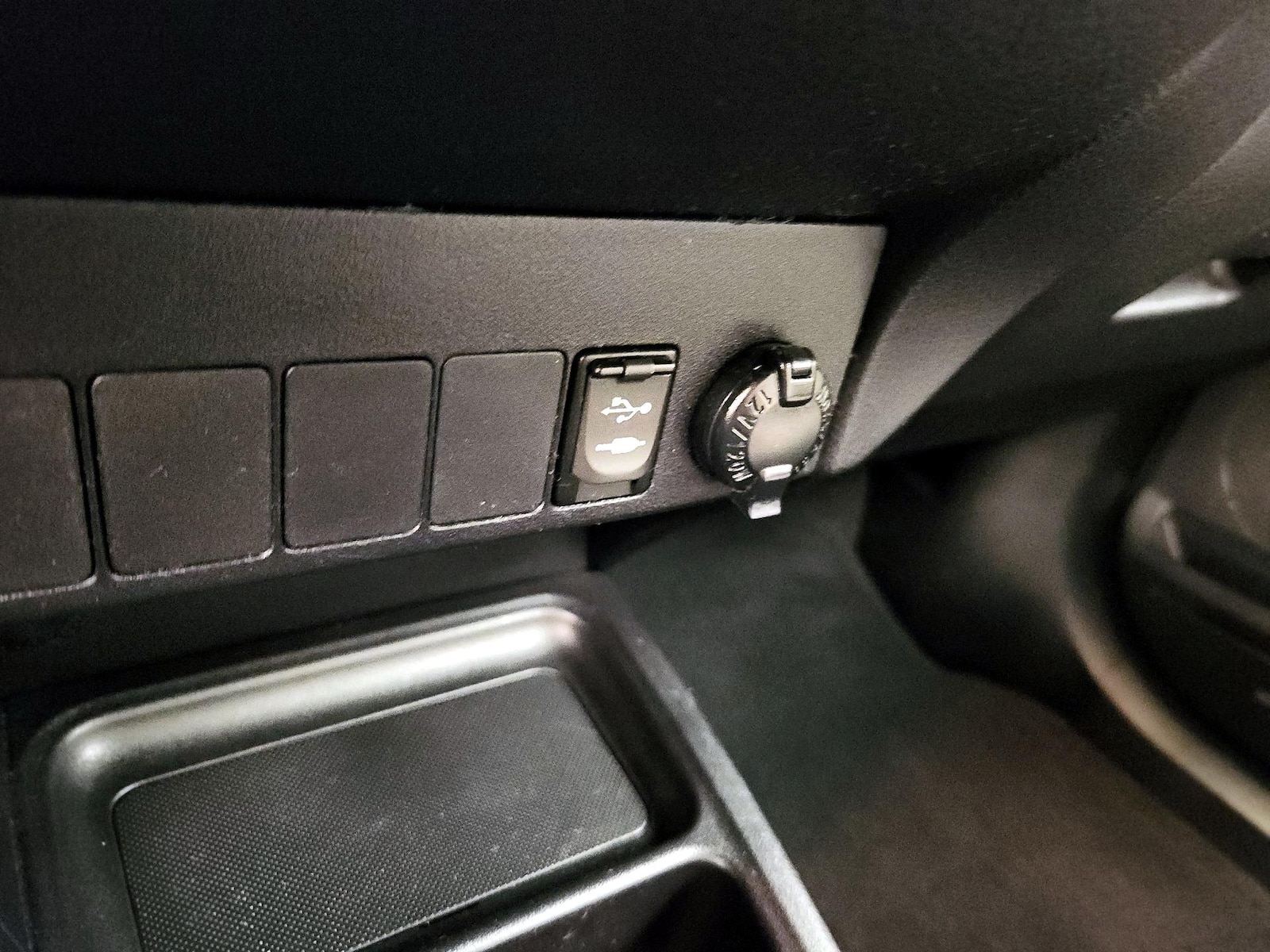 2014 Toyota RAV4 LE - Photo 19