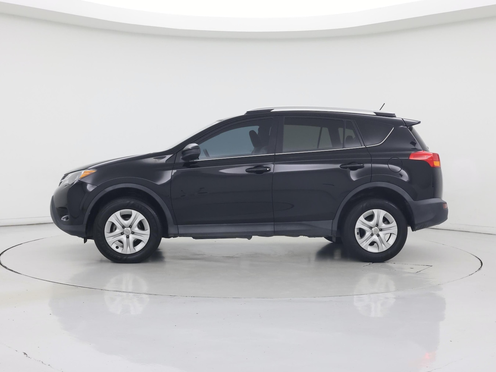 2014 Toyota RAV4 LE - Photo 4