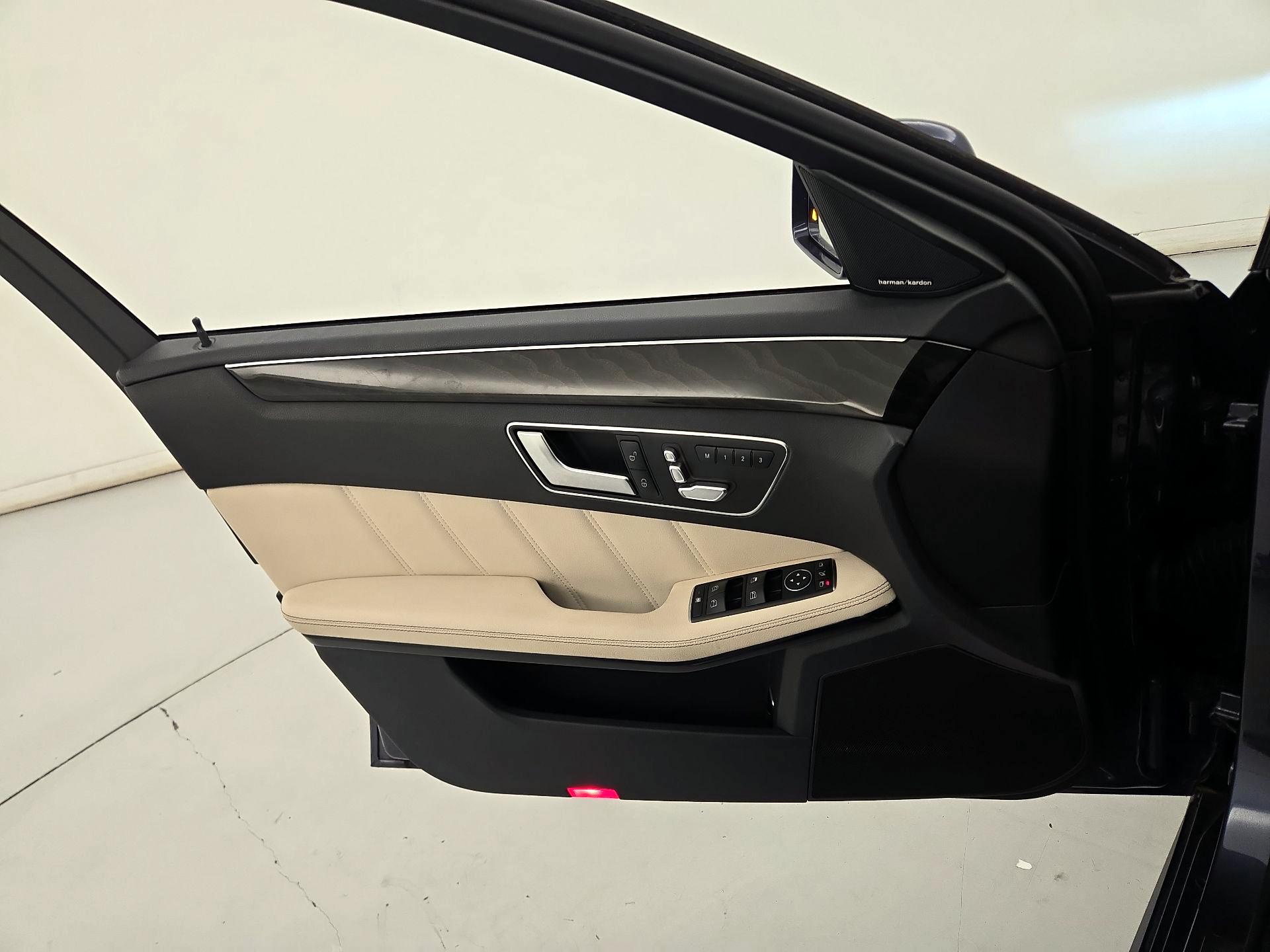 Thumbnail: 2016 Mercedes-Benz E-Class - 12