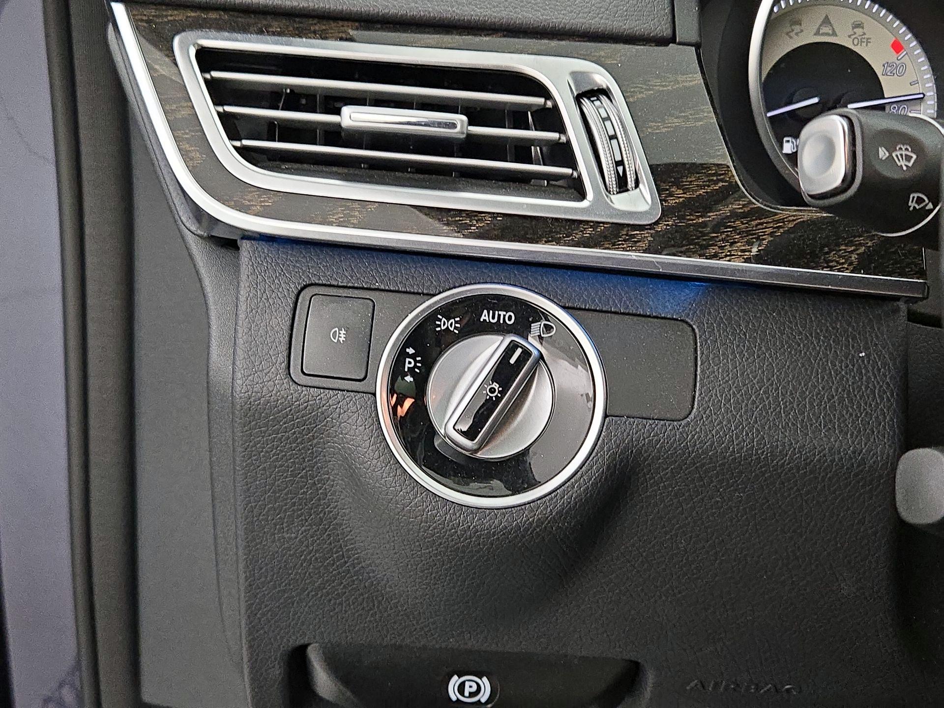 Thumbnail: 2016 Mercedes-Benz E-Class - 13