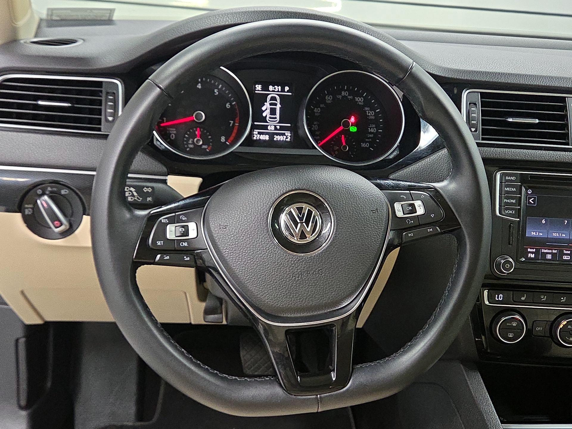 Thumbnail: 2017 Volkswagen Jetta - 10