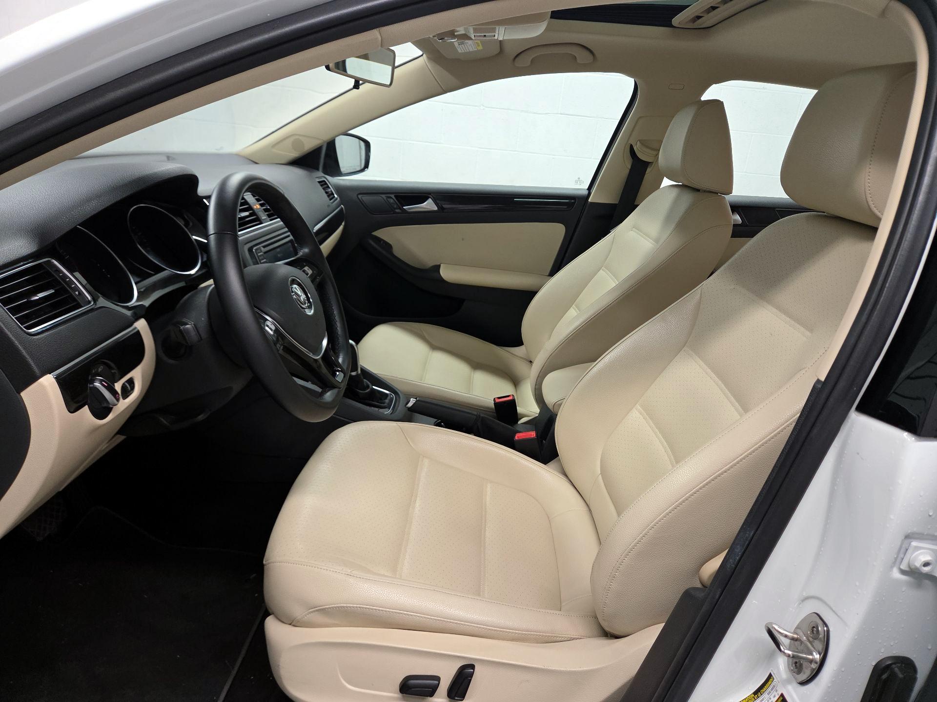 Thumbnail: 2017 Volkswagen Jetta - 11