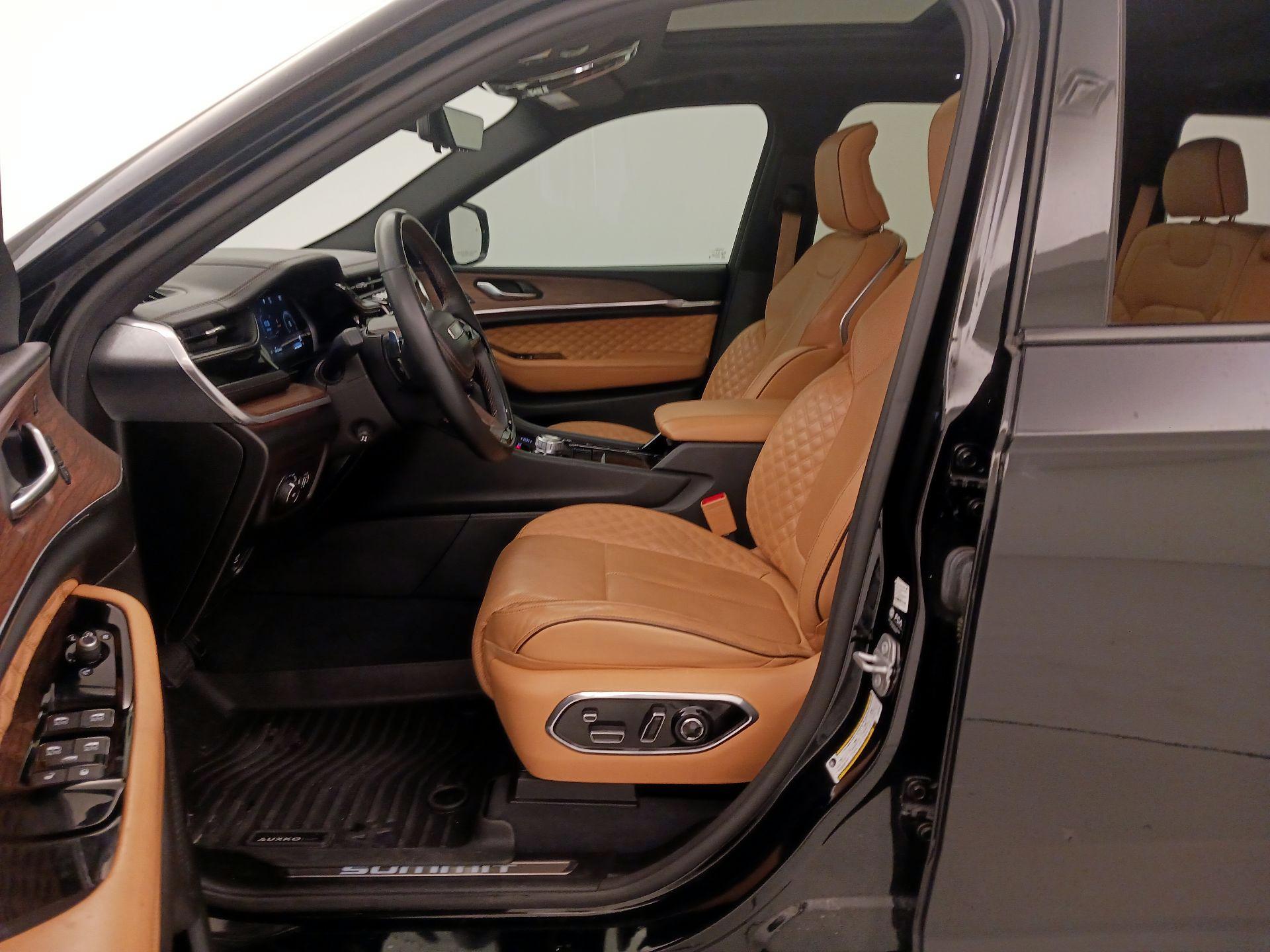 Thumbnail: 2023 Jeep Grand Cherokee - 11