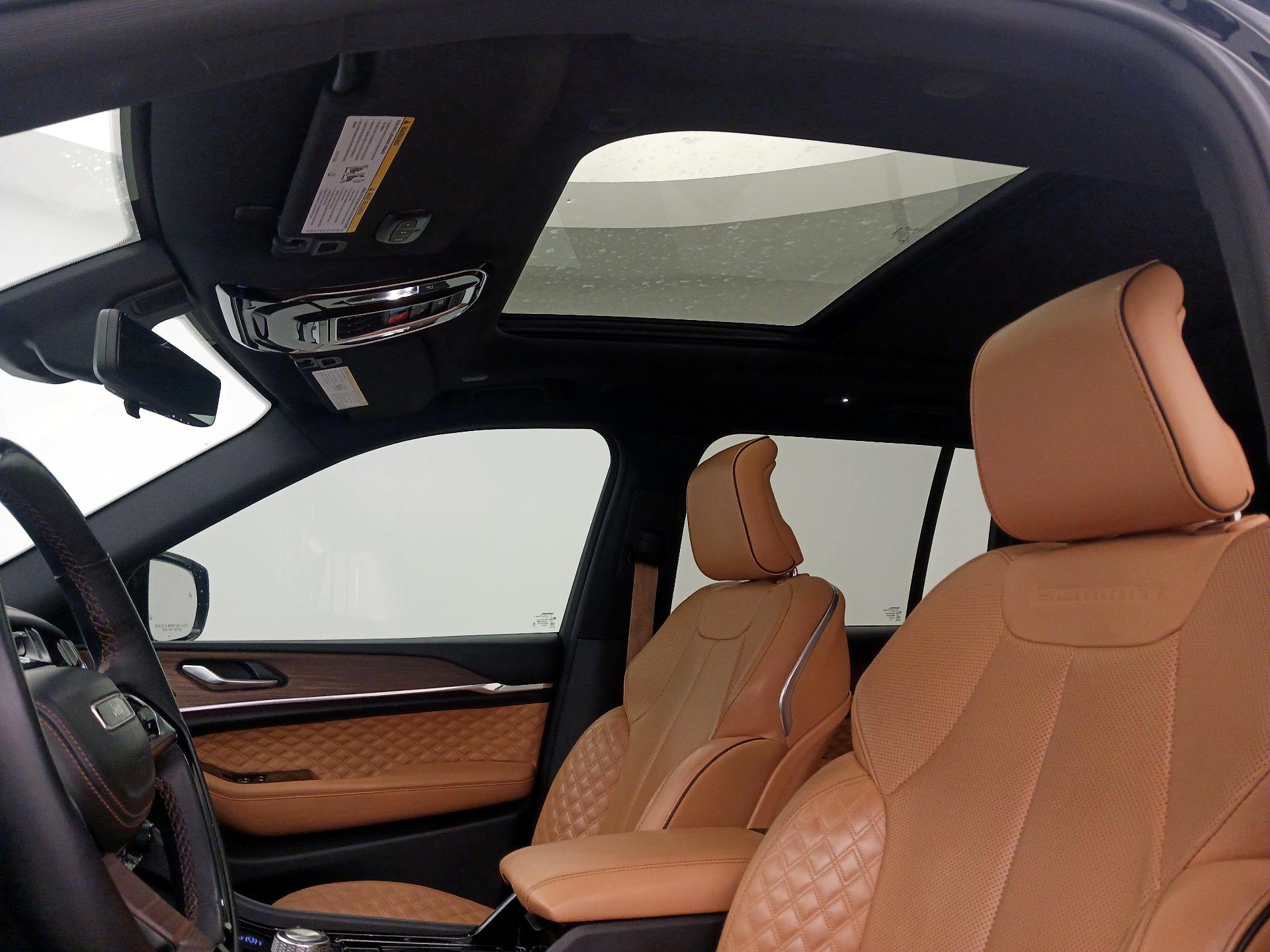 Thumbnail: 2023 Jeep Grand Cherokee - 20