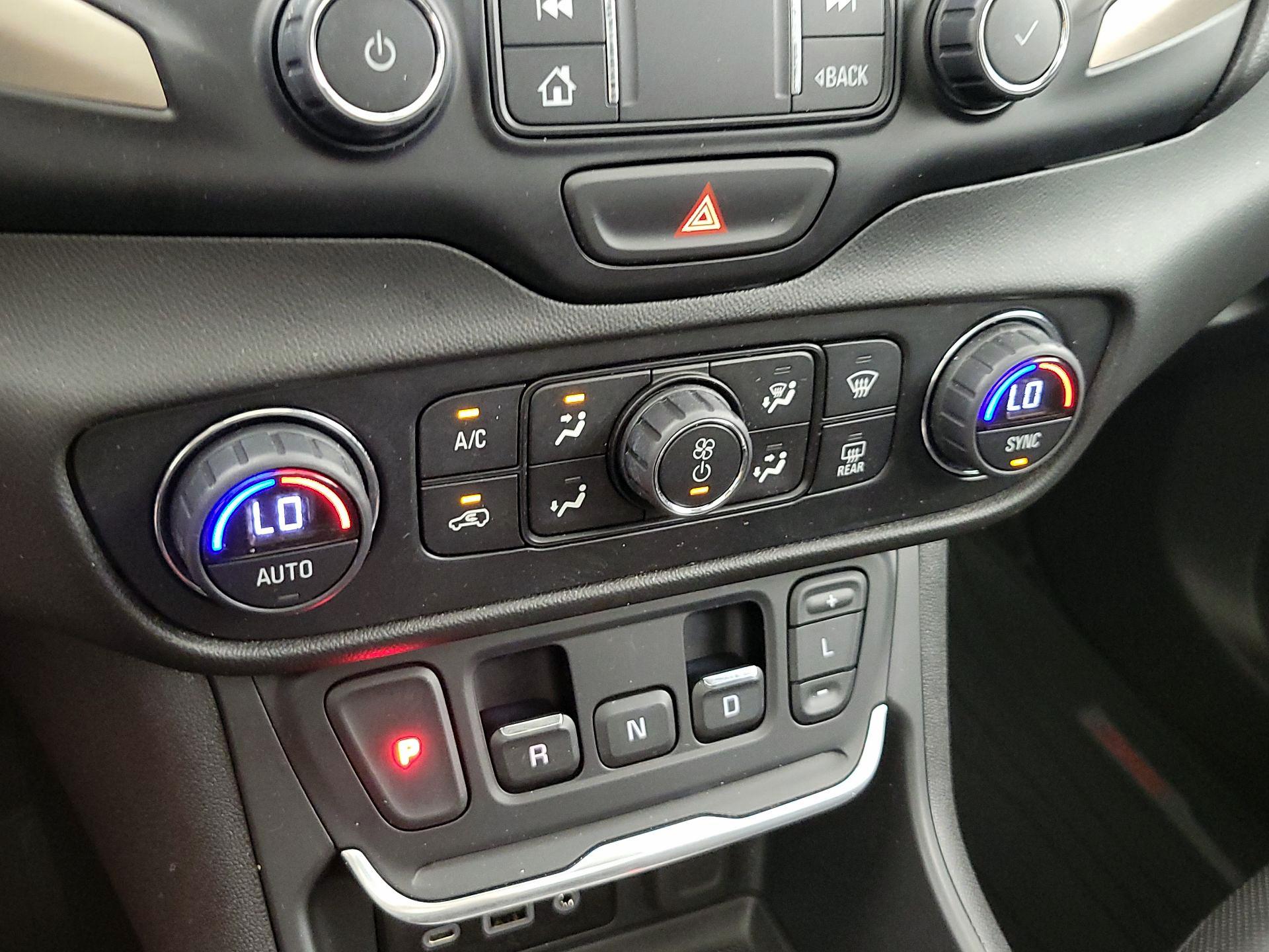Thumbnail: 2019 GMC Terrain - 17
