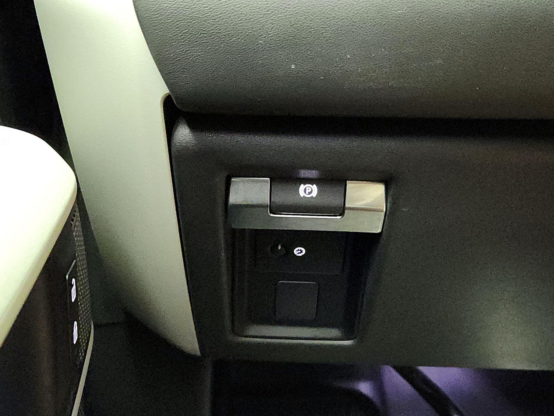 Thumbnail: 2020 Land Rover Defender - 13
