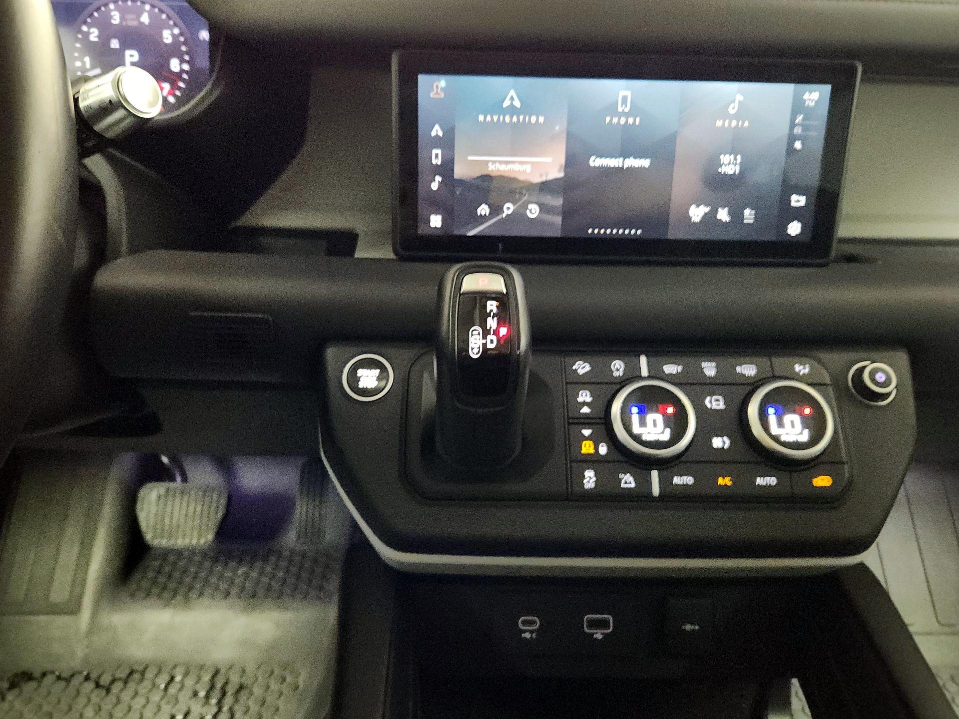 Thumbnail: 2020 Land Rover Defender - 18