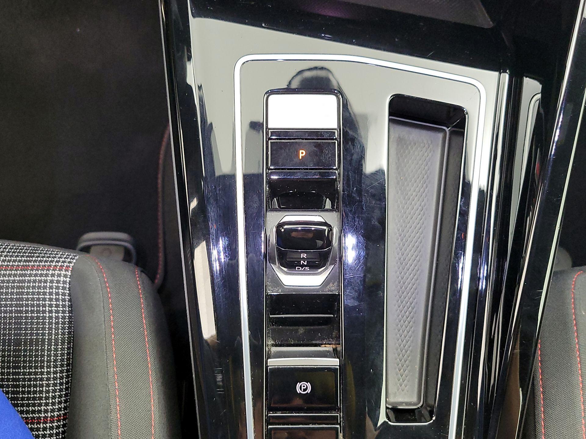 Thumbnail: 2024 Volkswagen Golf - 17