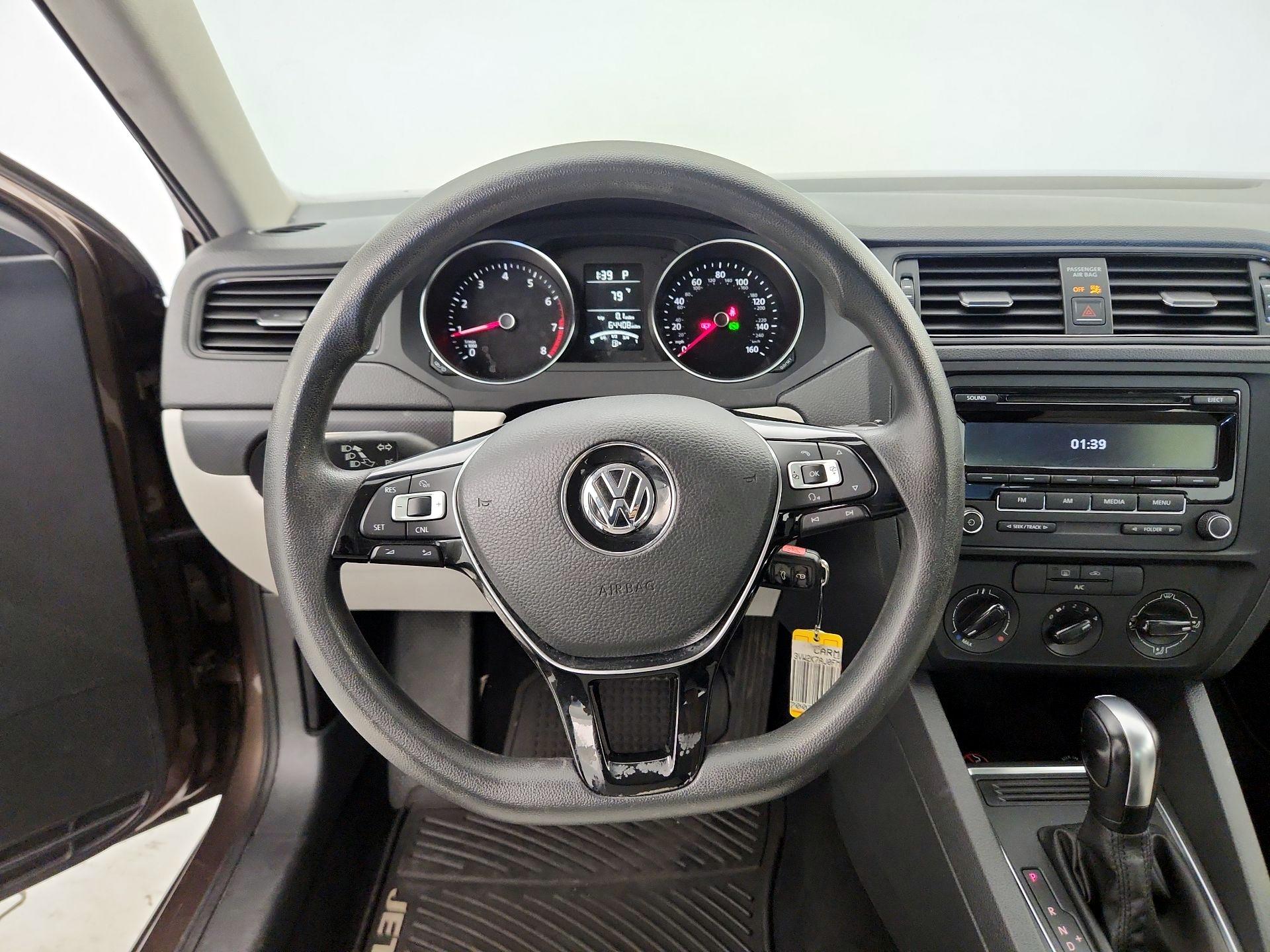 Thumbnail: 2015 Volkswagen Jetta - 10