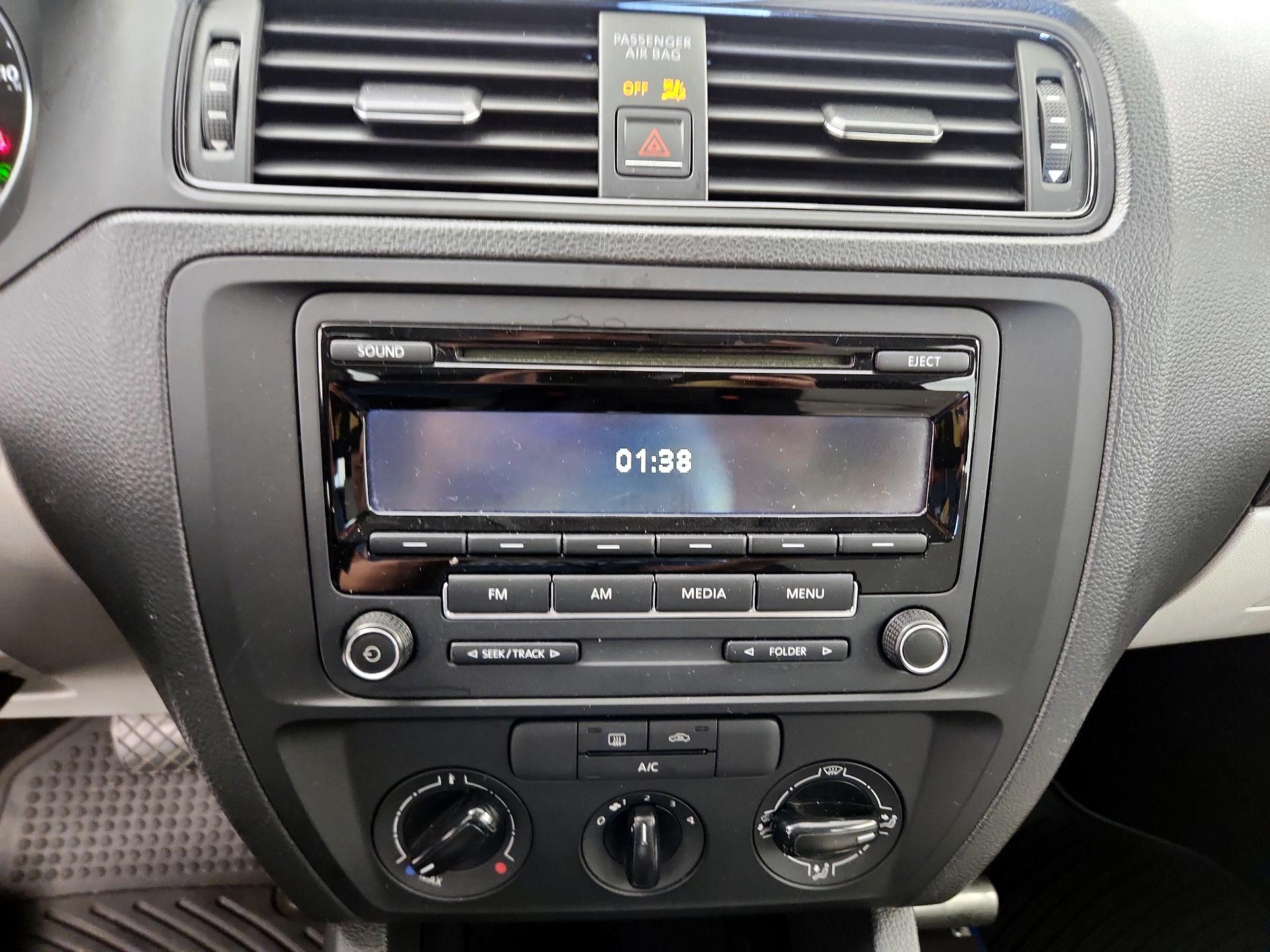 Thumbnail: 2015 Volkswagen Jetta - 13
