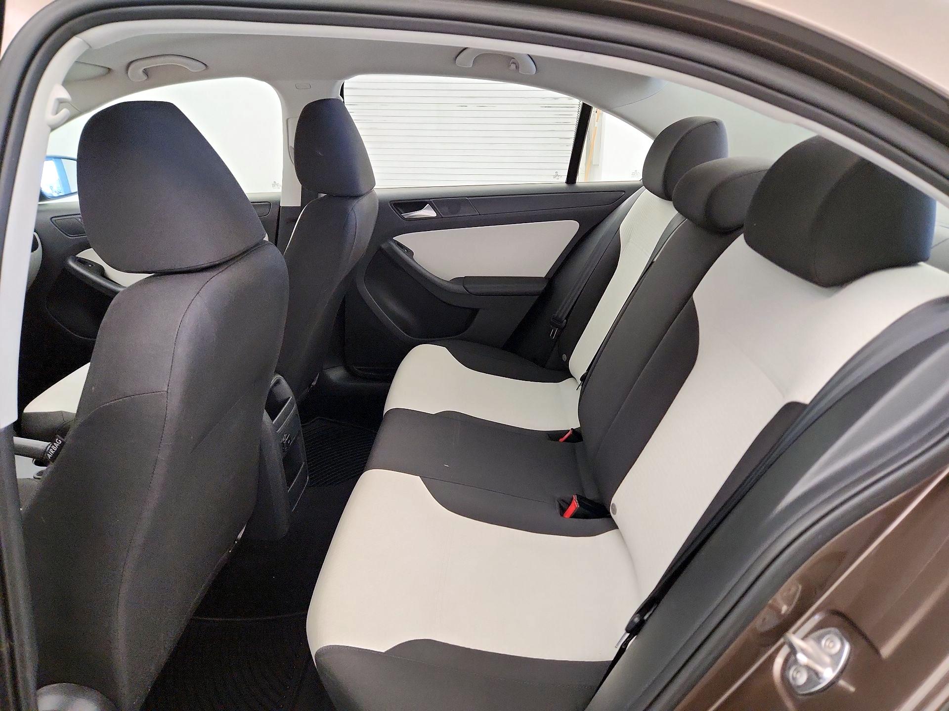Thumbnail: 2015 Volkswagen Jetta - 16