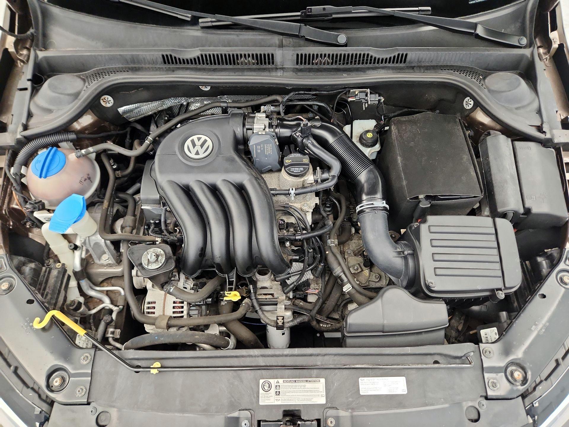 Thumbnail: 2015 Volkswagen Jetta - 18