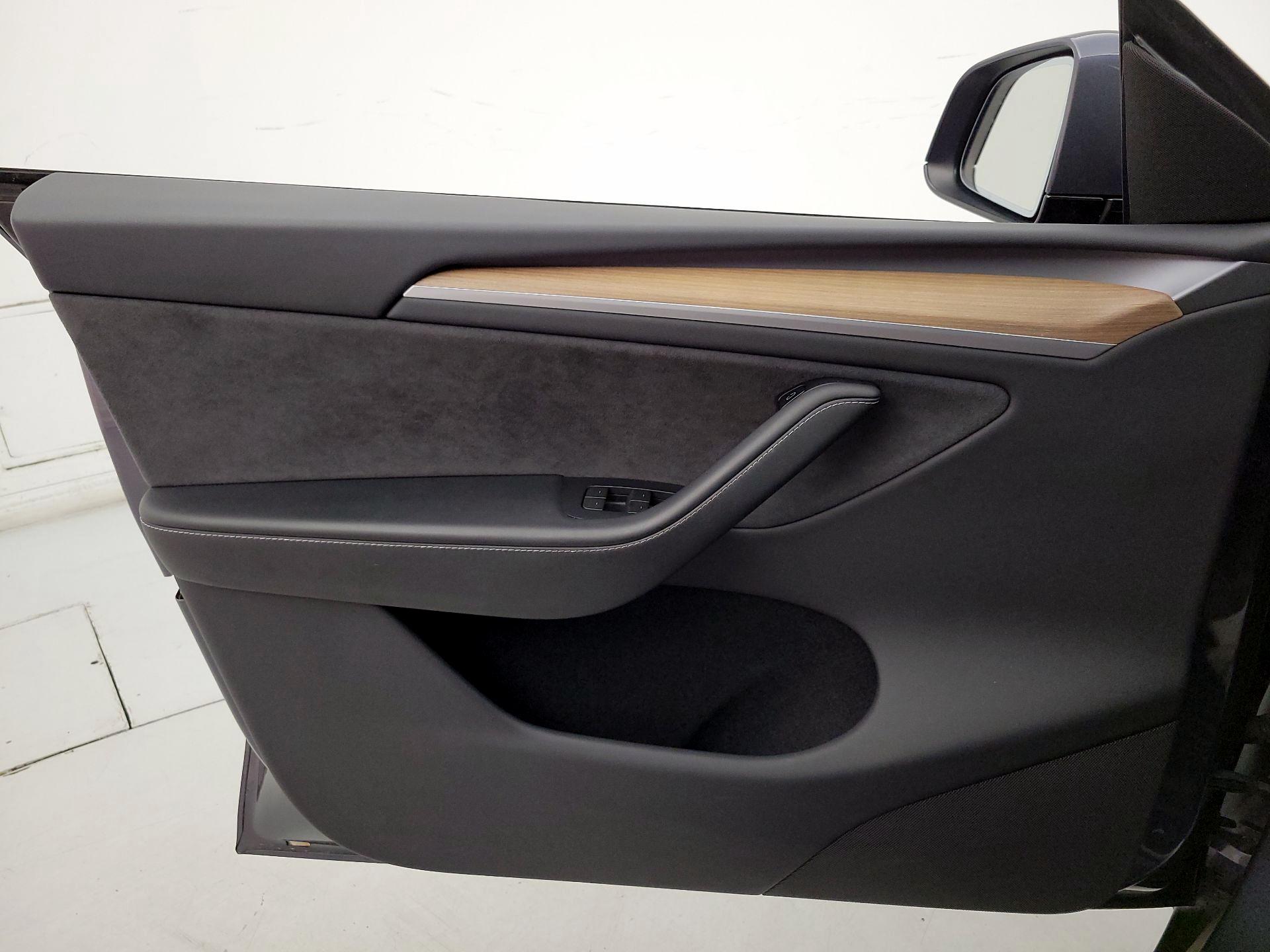 Thumbnail: 2023 Tesla Model Y - 12
